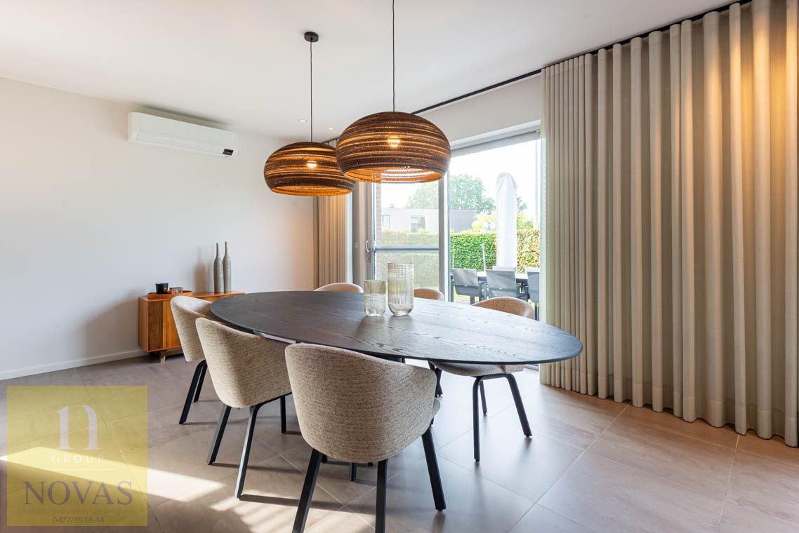 Ruime instapklare woning met 4 tot 5 slaapkamers, zonnepanelen, airco, inpandige garage en buitenstaanplaatsen foto 7