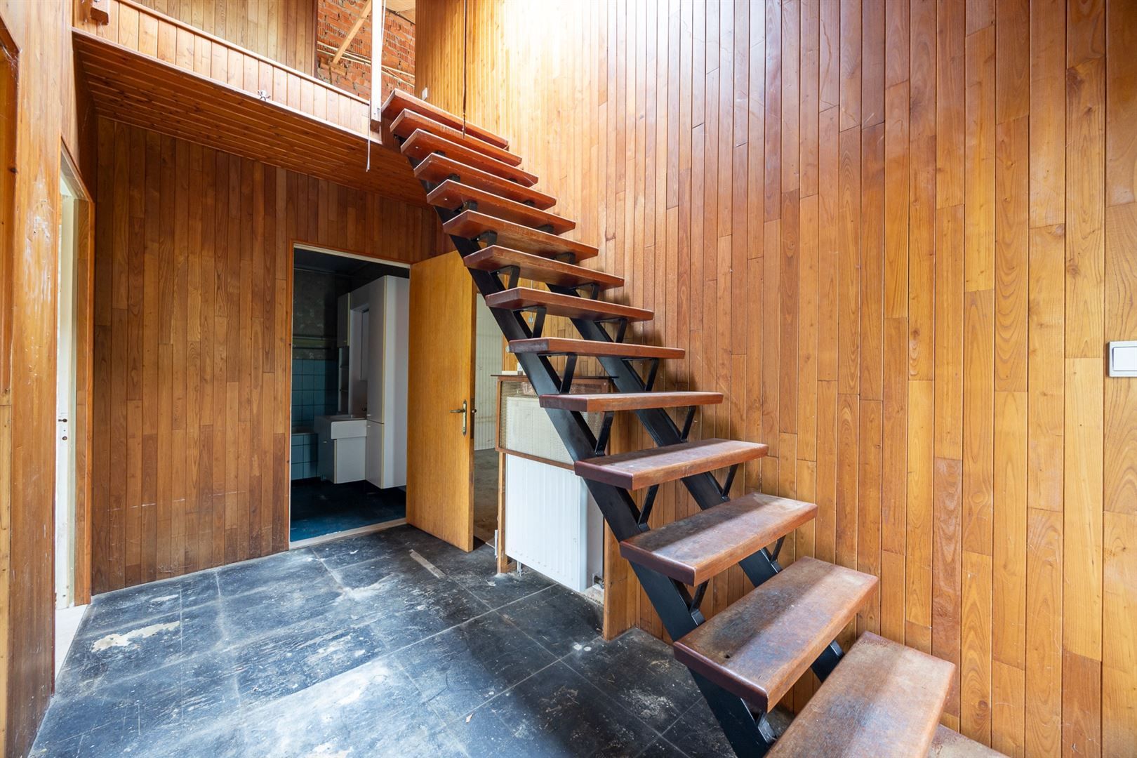 Te renoveren half open woning  op 751m² met garage  foto 14