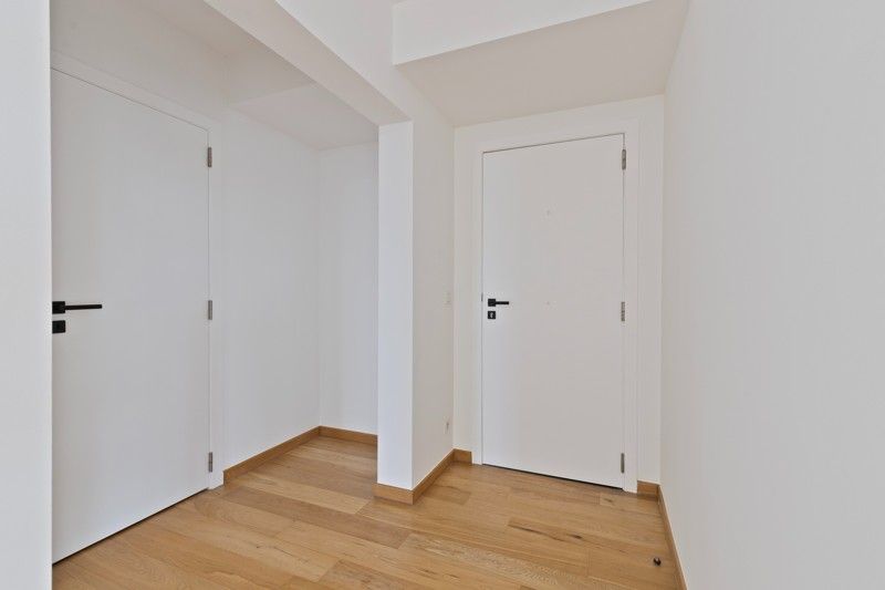 Gerenoveerd appartement met ondergrondse autostaanplaats TE KOOP in GENT! foto 2