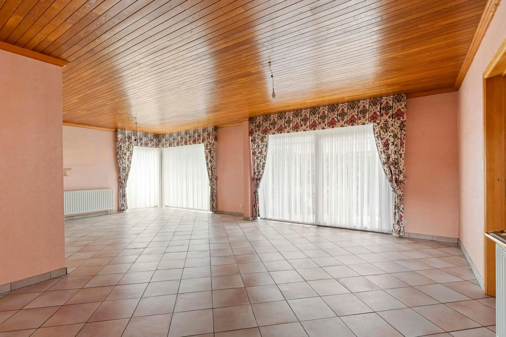Charmante bungalow met ruime tuin foto 3