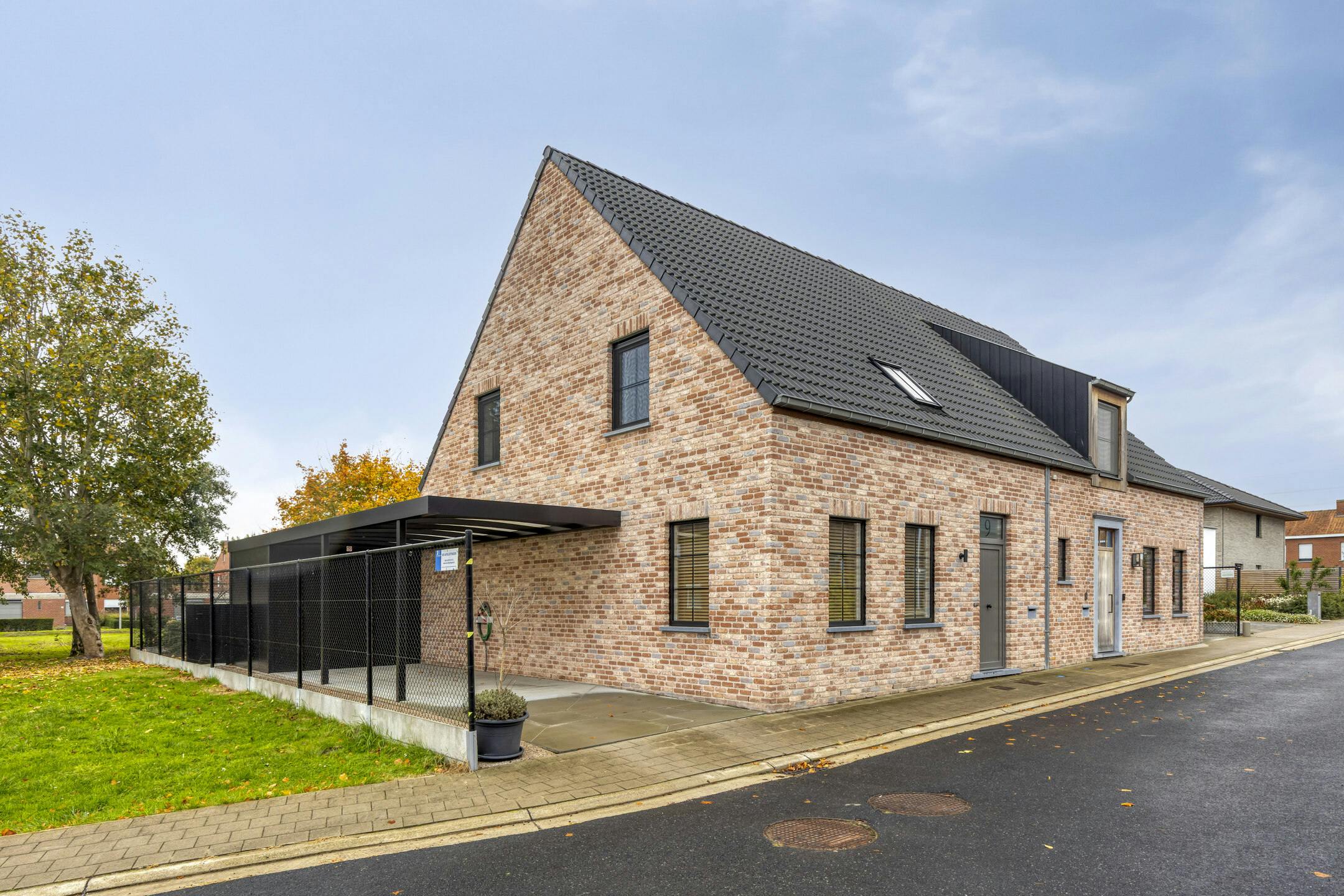 Instapklare, moderne woning in gegeerde doodlopende straat foto 2