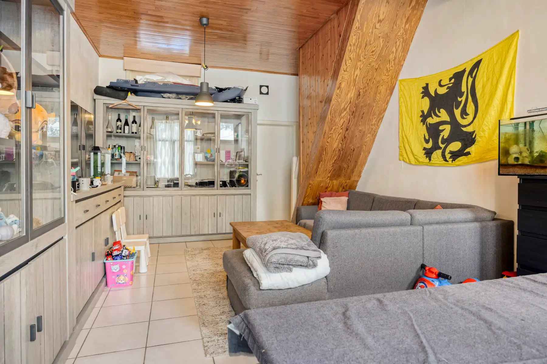 Rijwoning met 2 slaapkamers, tuin en parkeerplaats foto 2