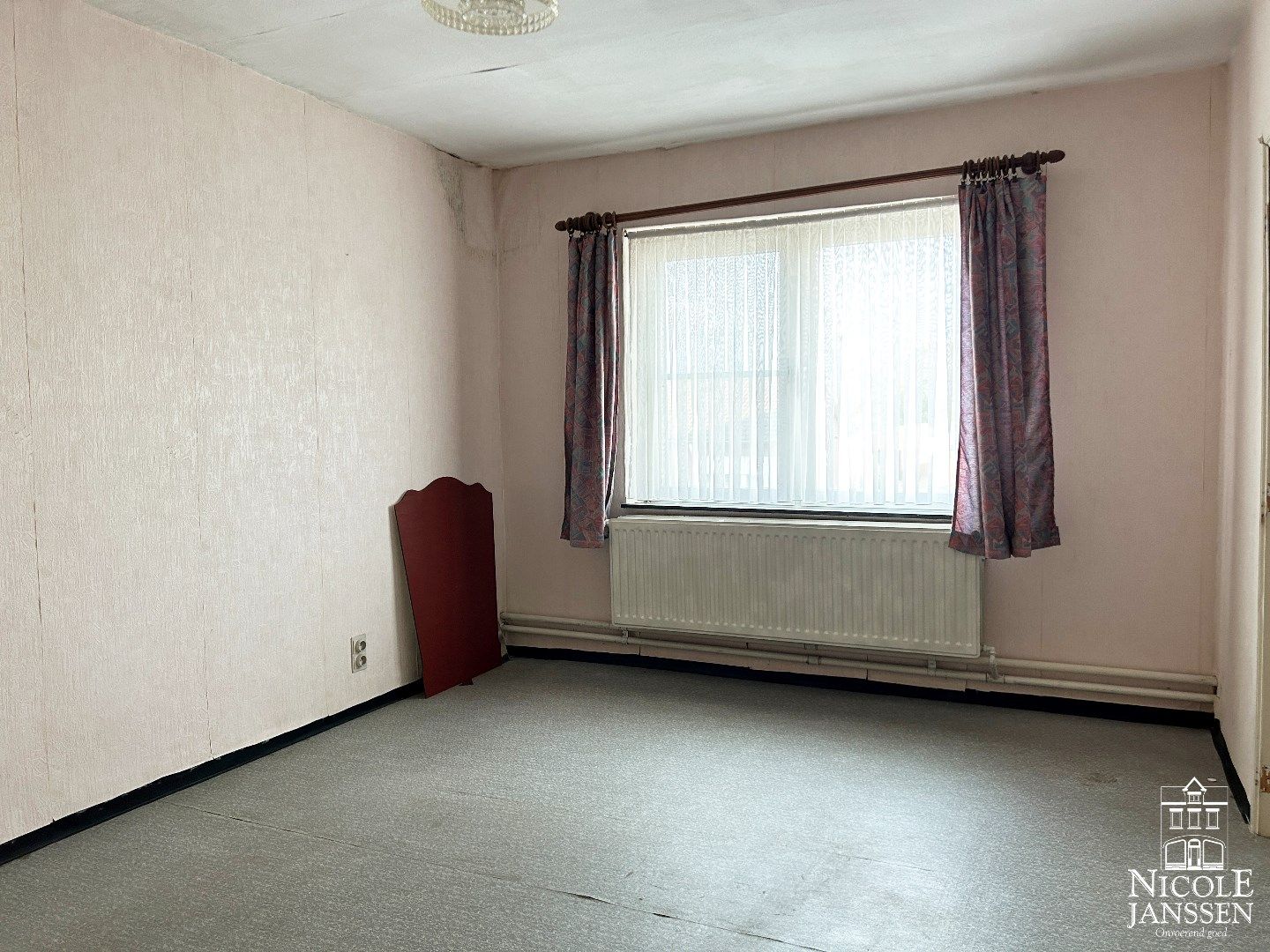 Te renoveren ruime hoevewoning met stallingen en grond foto 15