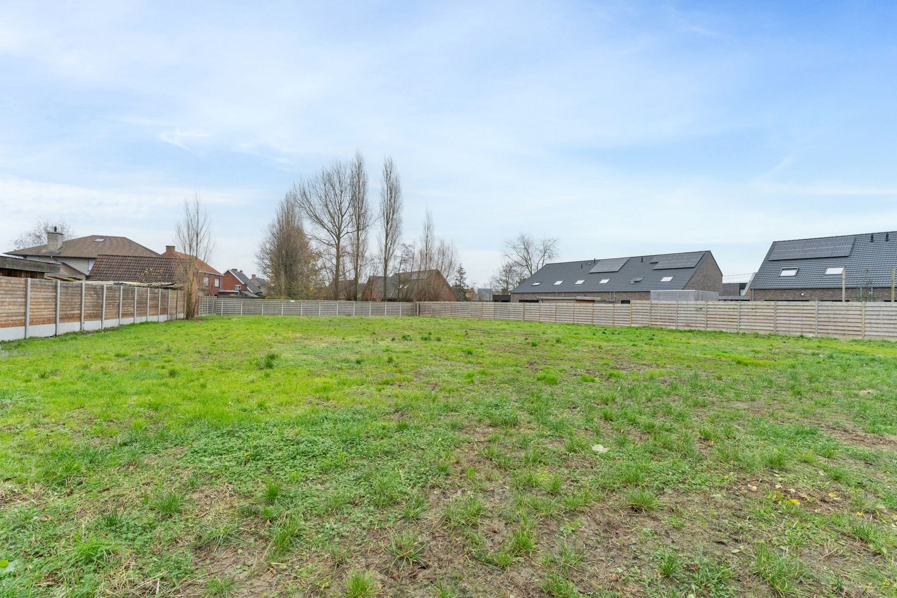 Rustig gelegen villaperceel foto 6