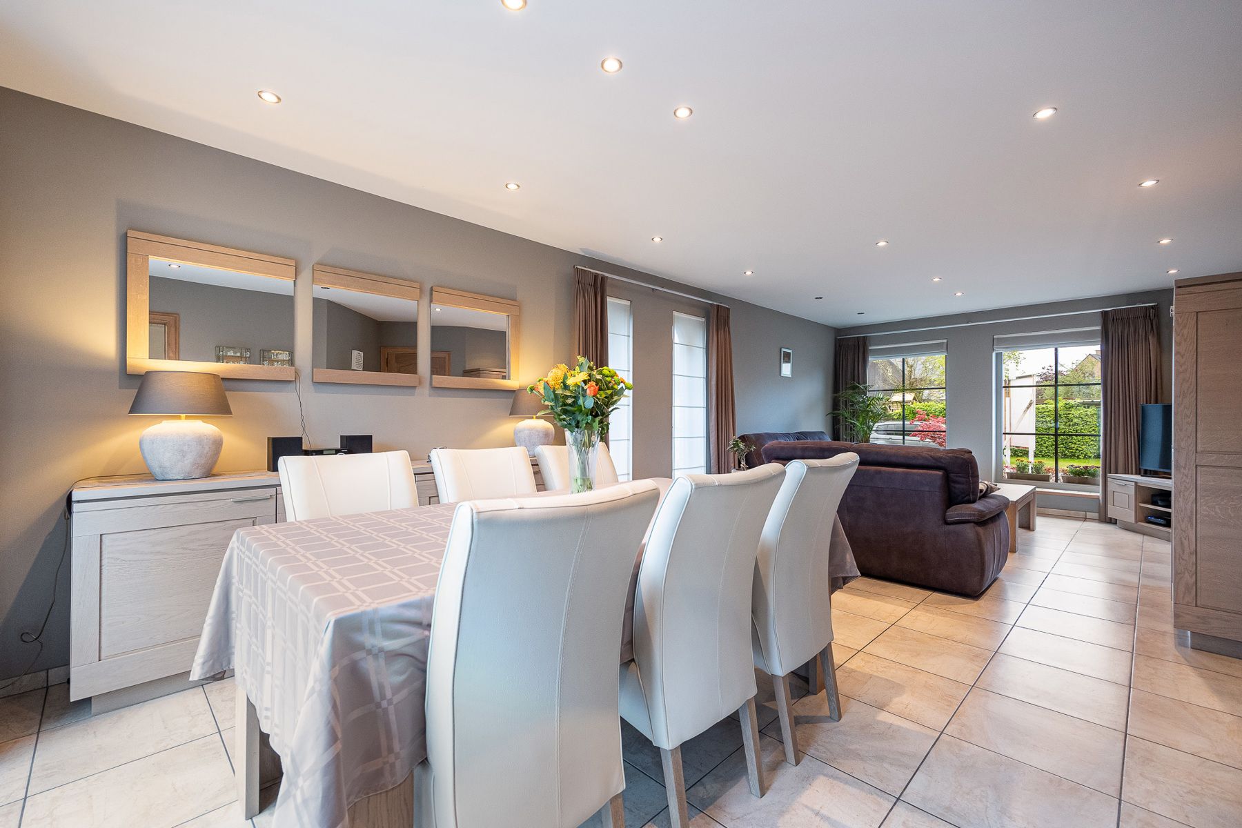 Woning met 2 slaapkamers en garage op 557 m2 grond foto 12