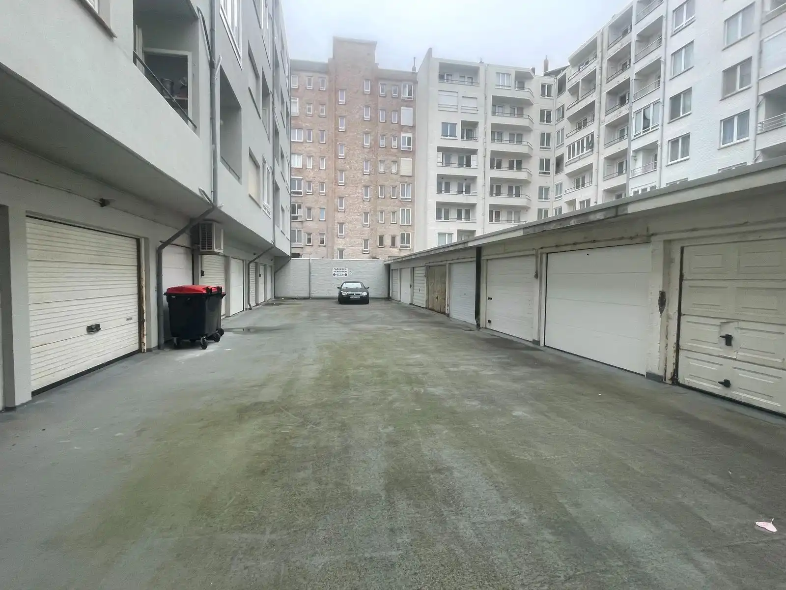 Garagebox in veilig complex, op wandelafstand van het strand foto 6