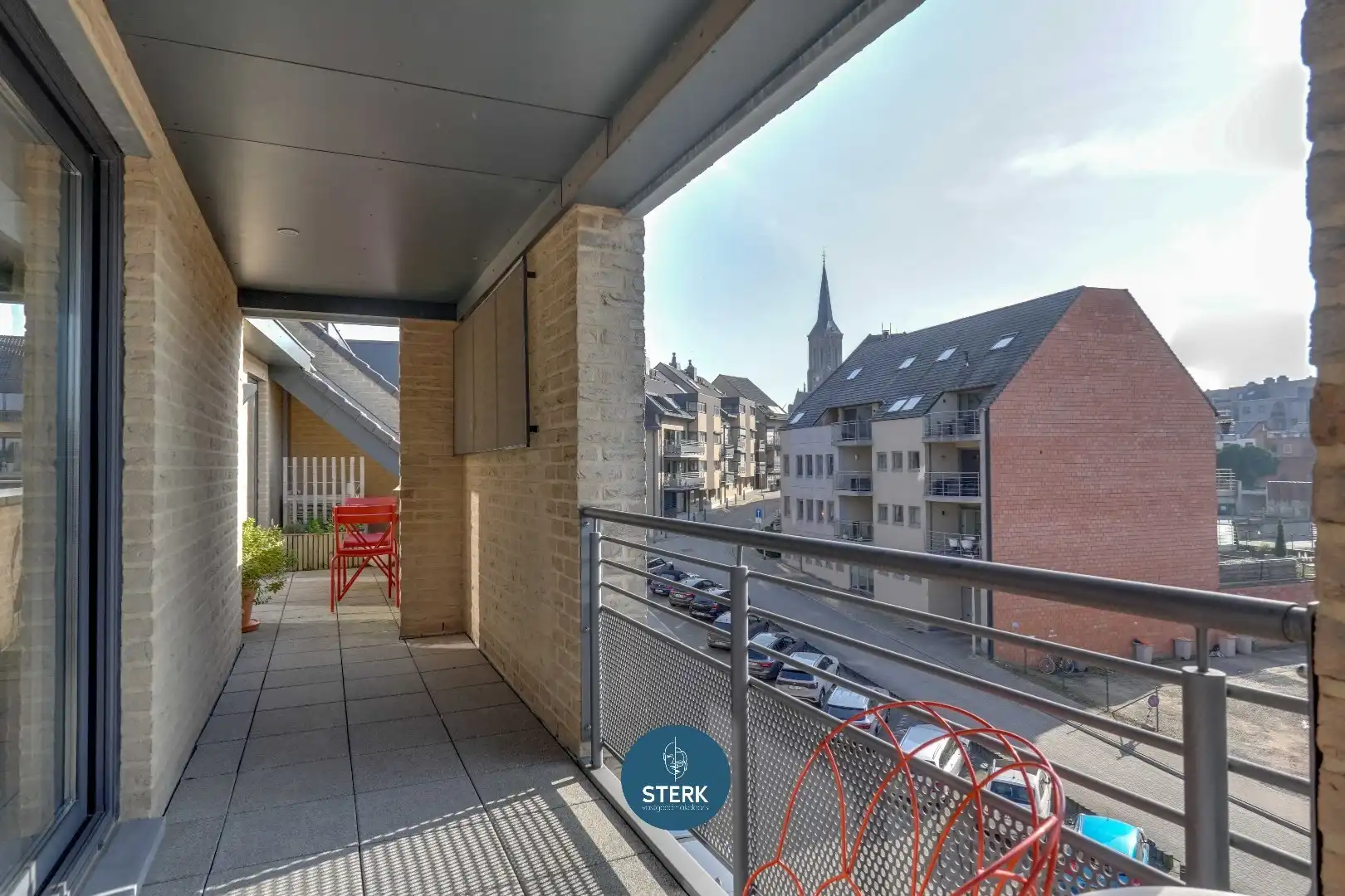 RIANTE DUPLEX MET 5 SLPKS, 2 BADKAMERS EN DUBBELE GARAGE IN CENTRUM LANAKEN ! foto 16