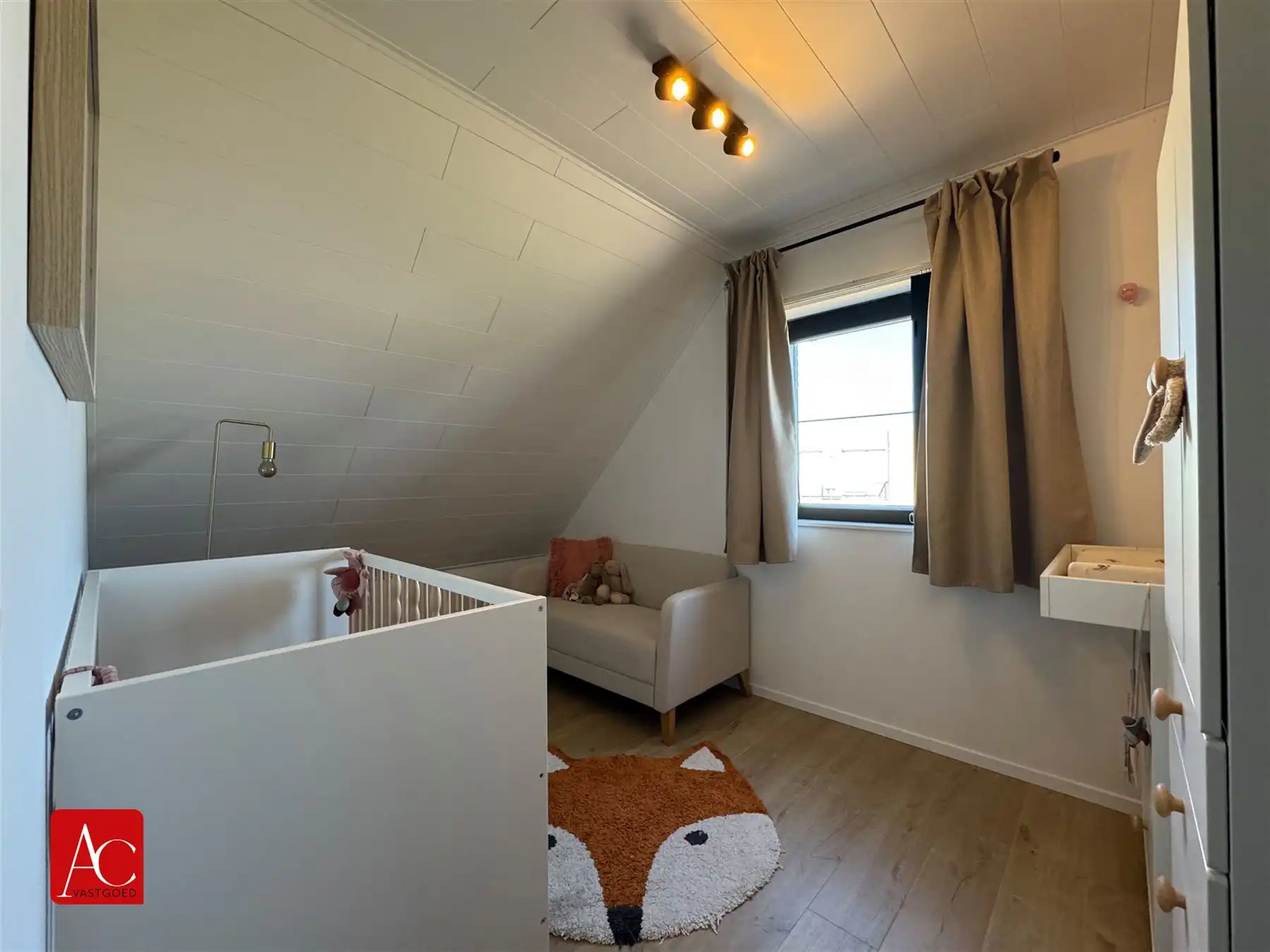 Ruime gezinswoning met 4 slaapkamers en garage foto 13
