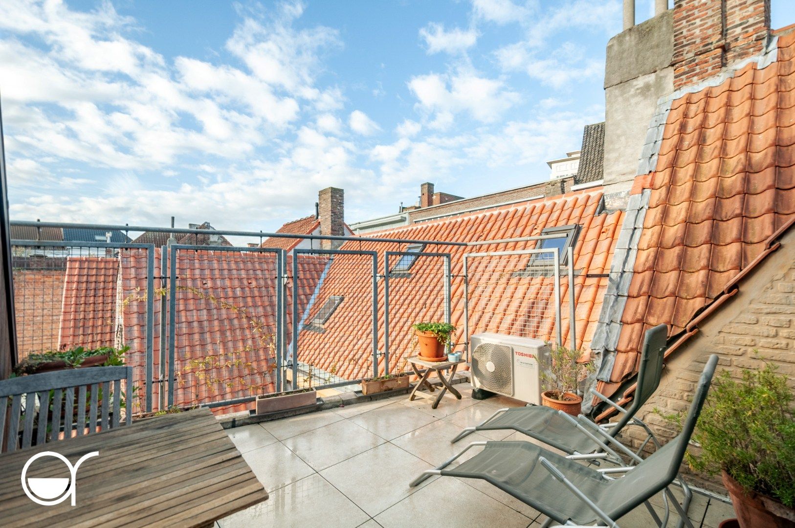 Gerenoveerde historische trapgevelwoning op unieke locatie foto 19