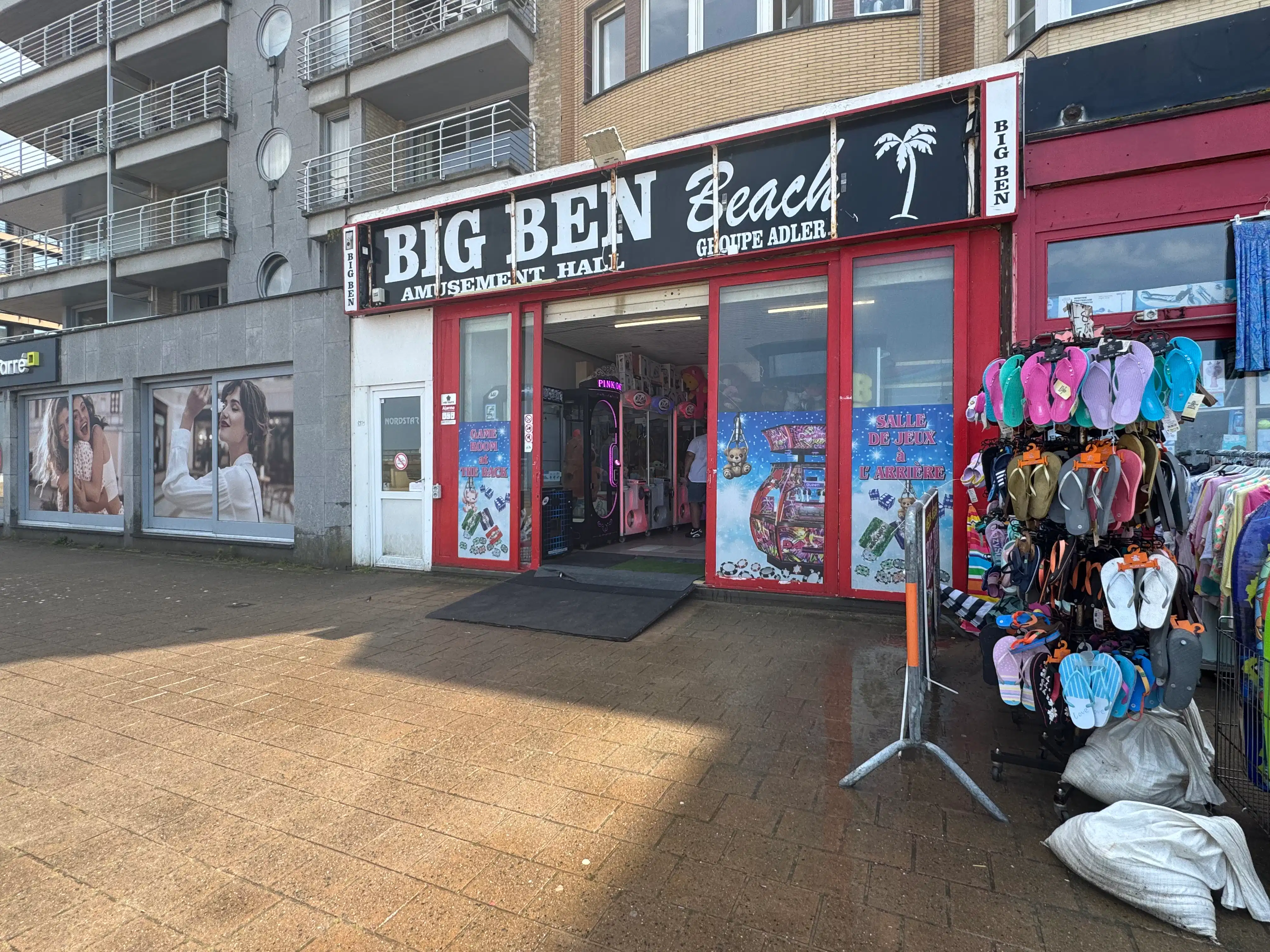 Handelsgelijkvloers 200 m² + kelder 90 m² foto {{pictureIndex}}