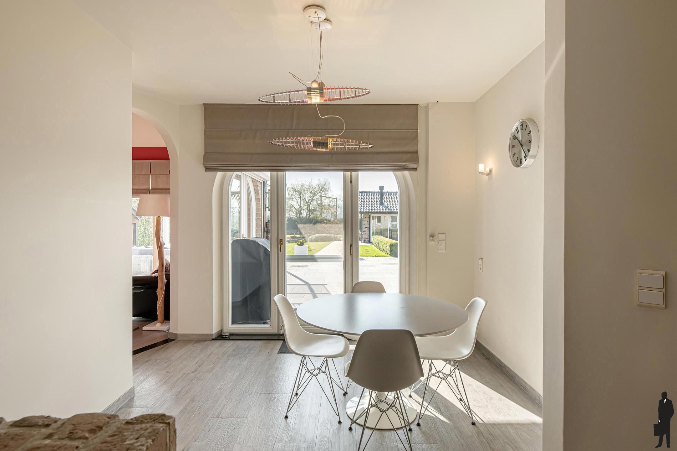 Exclusieve mediterraanse villa met 3 slaapkamers, 3 badkamers en parktuin op 3.805 m² foto 9