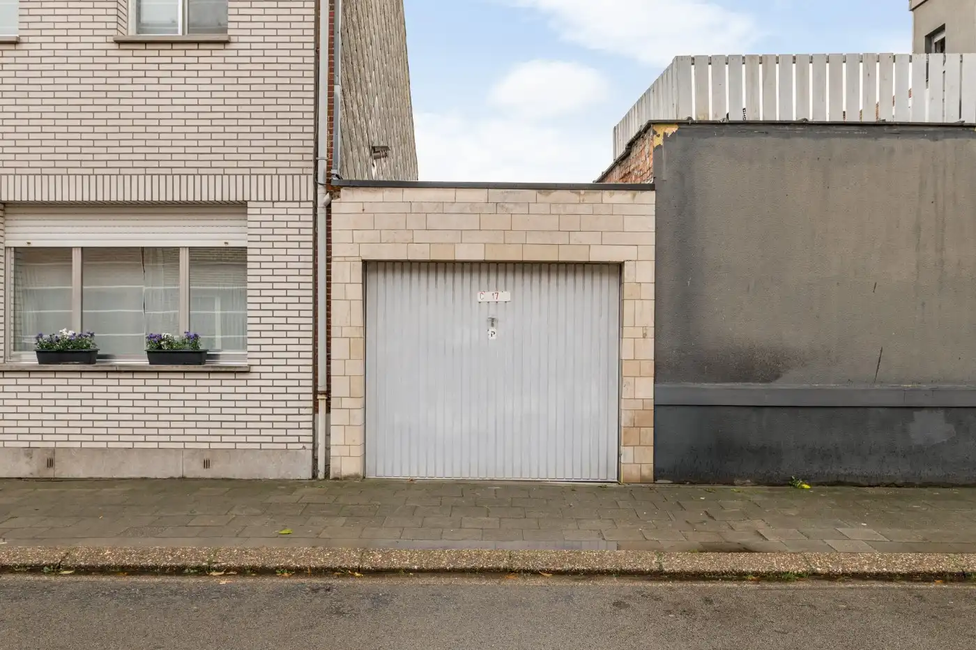 Knusse, centraal gelegen woning met 2 slpk. en garage foto 17