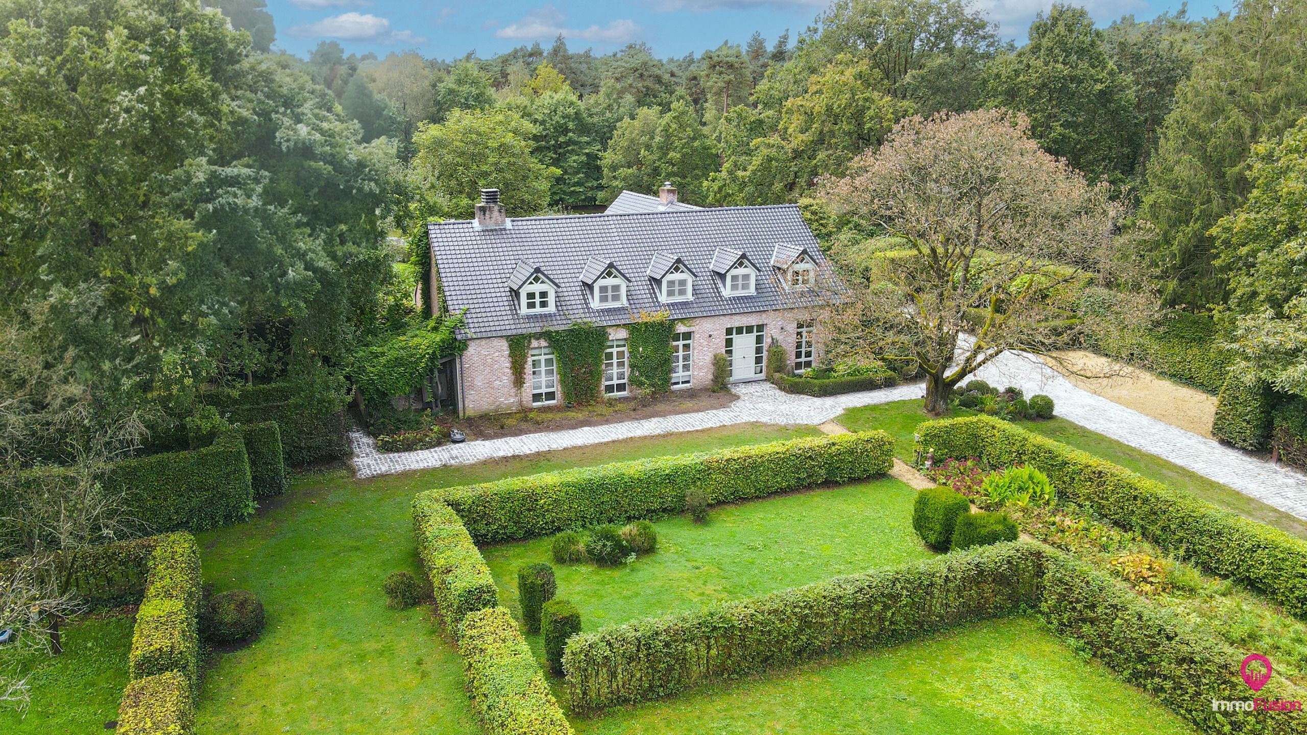 Uitzonderlijk gelegen villa met 5 slpks + zwembad op 1,97ha! foto 56