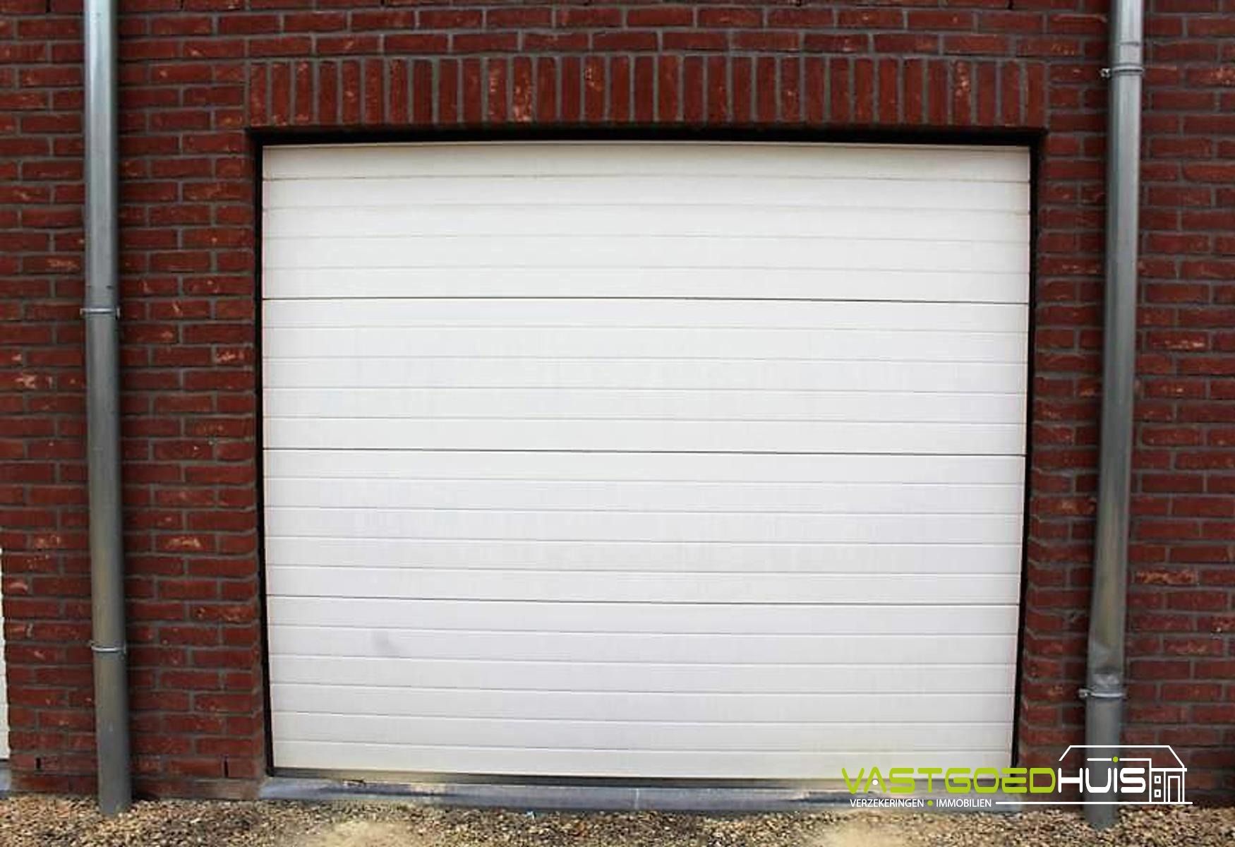 Hedendaags appartement met garage, terras en autostaanplaats foto 20