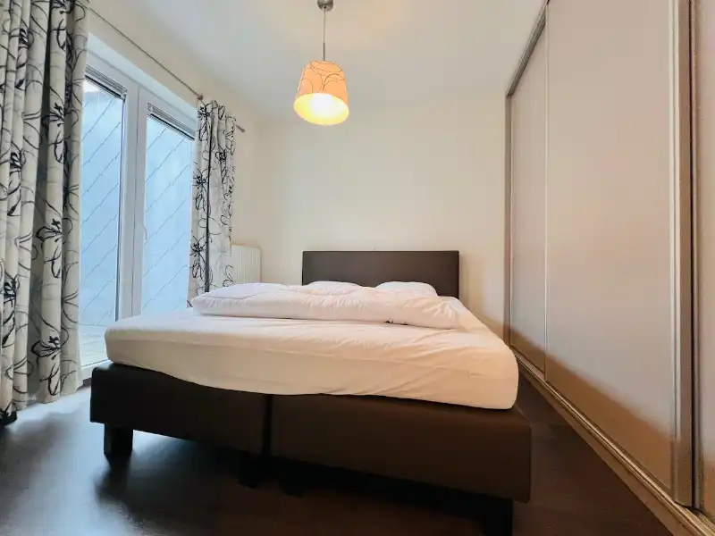 Meer dan een driekamerappartement met een ruim terras in het hart van Wenduine. foto 8