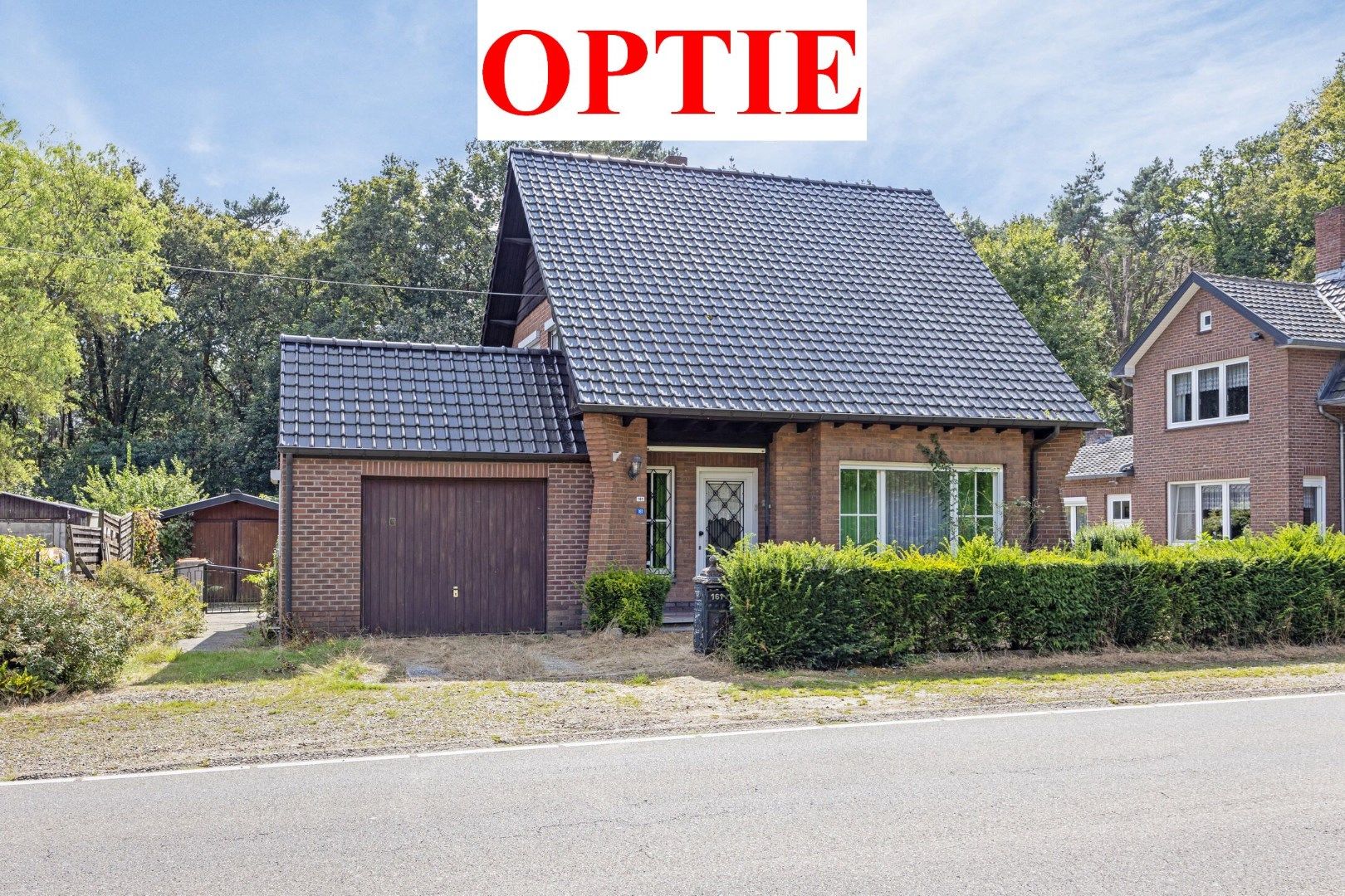 Hoofdfoto van de publicatie: TE RENOVEREN WONING MET 4 SLAAPKAMERS, GESLOTEN GARAGE, WERKRUIMTE OP EEN PERCEEL VAN 817 M²!   