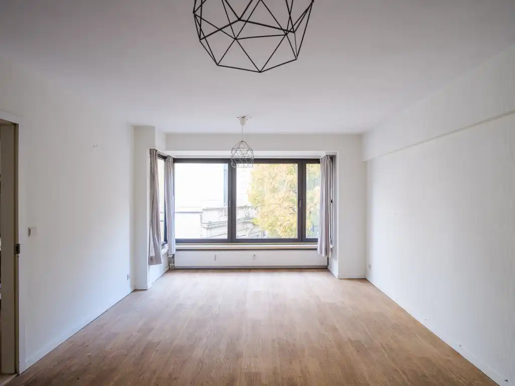 Regio Gent Zuid - Lichtrijk, op te frissen drieslaapkamer-appartement gelegen in een zijstraat van de muinkkaai met zicht op het water. foto 6