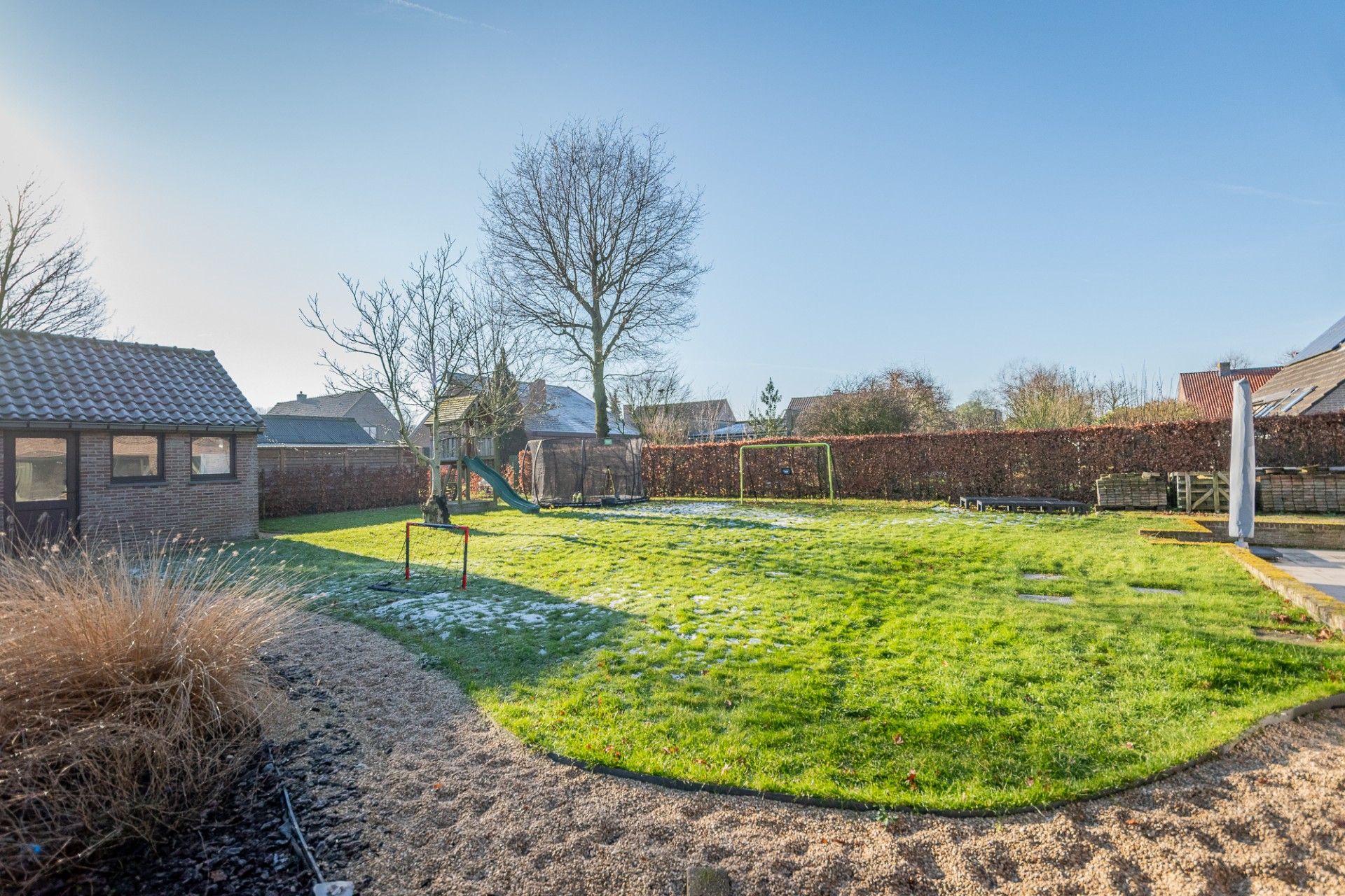 Vrijstaande, gerenoveerde woning op een perceel van 802 m2. foto 30