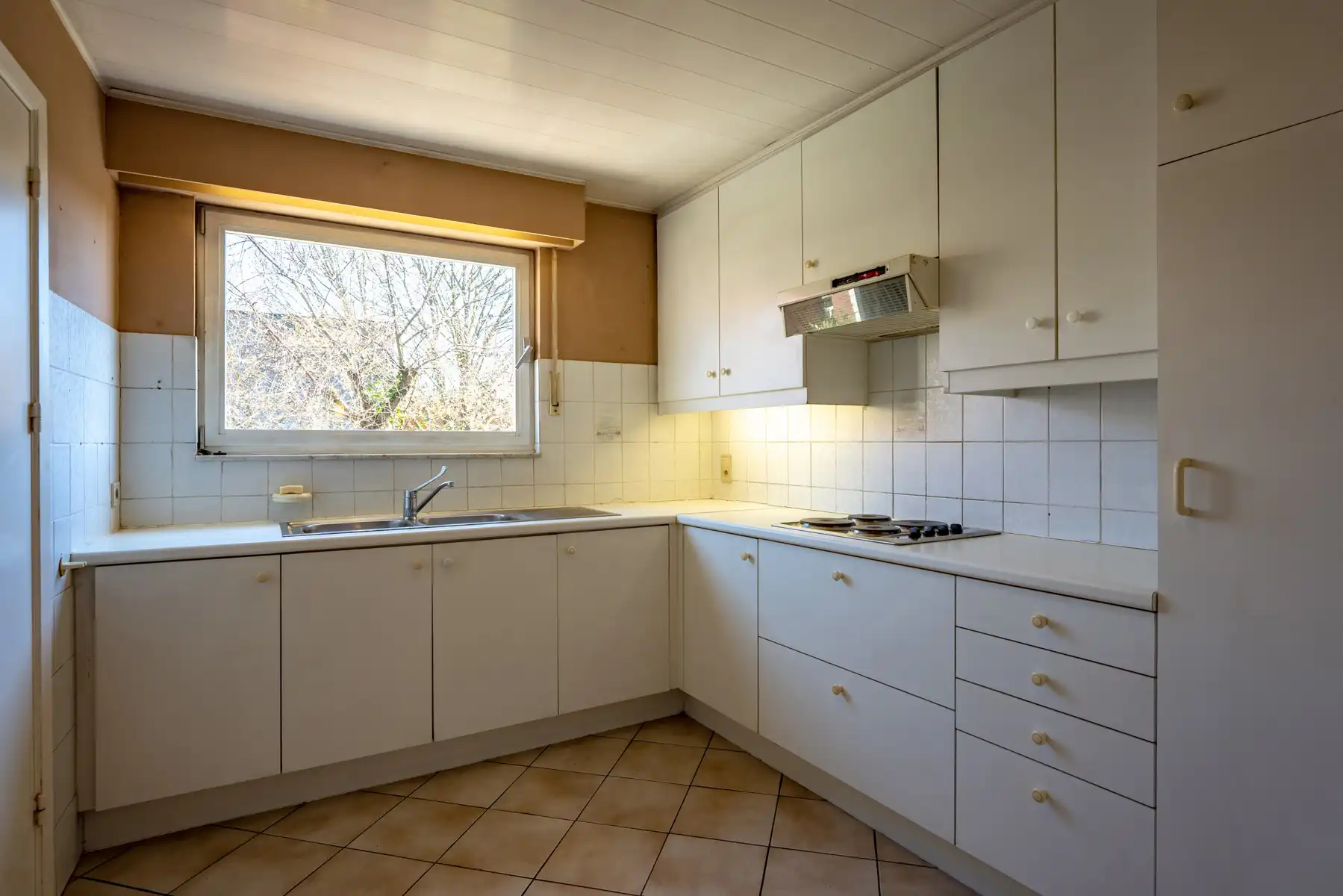 Te renoveren woning in het centrum met garage en terras! foto 4