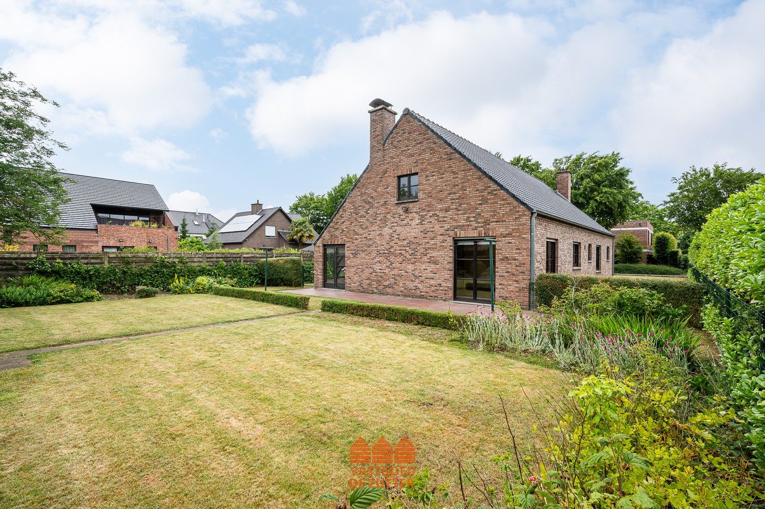 Ruime woning met potentieel en zuidgerichte tuin in doodlopende straat foto 8