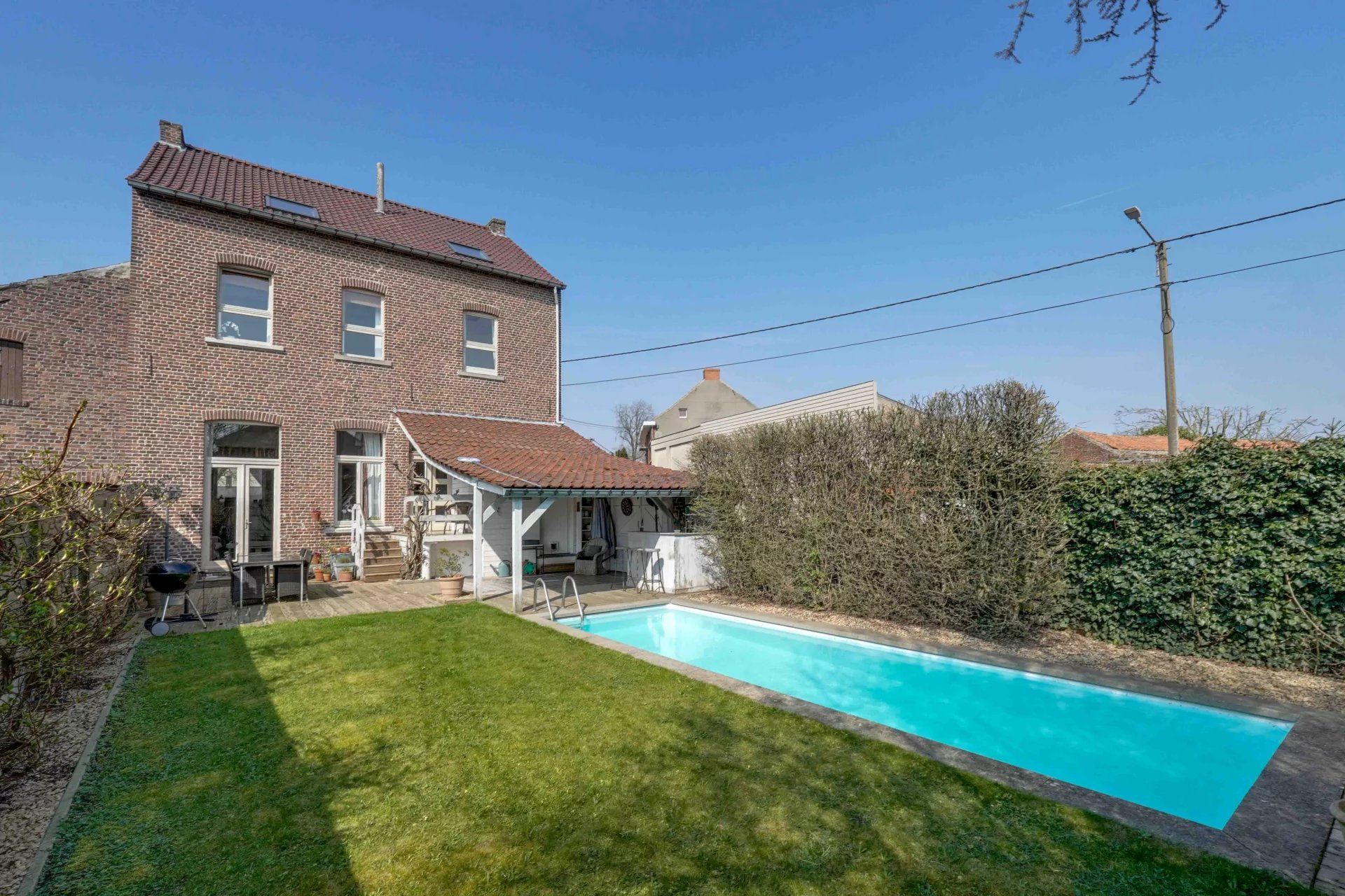 Karaktervolle woning met zwembad en ingerichte leefzolder foto 29