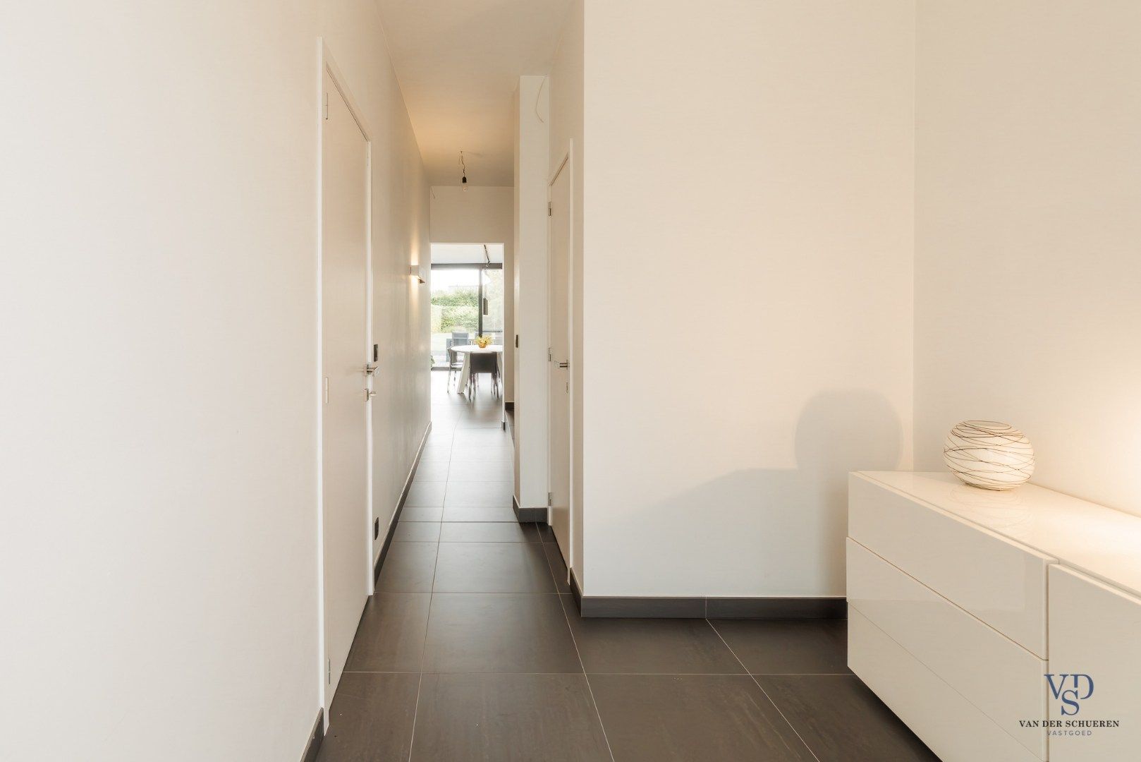 Moderne, energiezuinige (EPC label A) vernieuwbouw foto 2