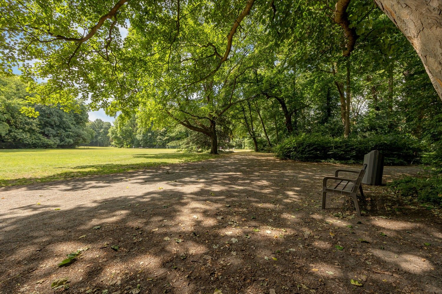 Kleinschalig opbrengsteigendom met 3 ruime appartementen op toplocatie foto 27
