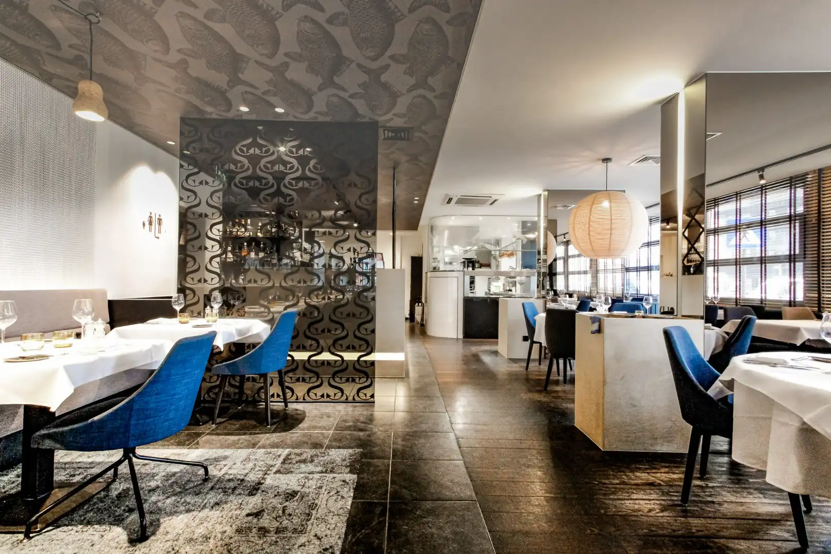 Over te nemen  – Volledig uitgerust toprestaurant | Heldenplein 33, Knokke-Heist foto {{pictureIndex}}