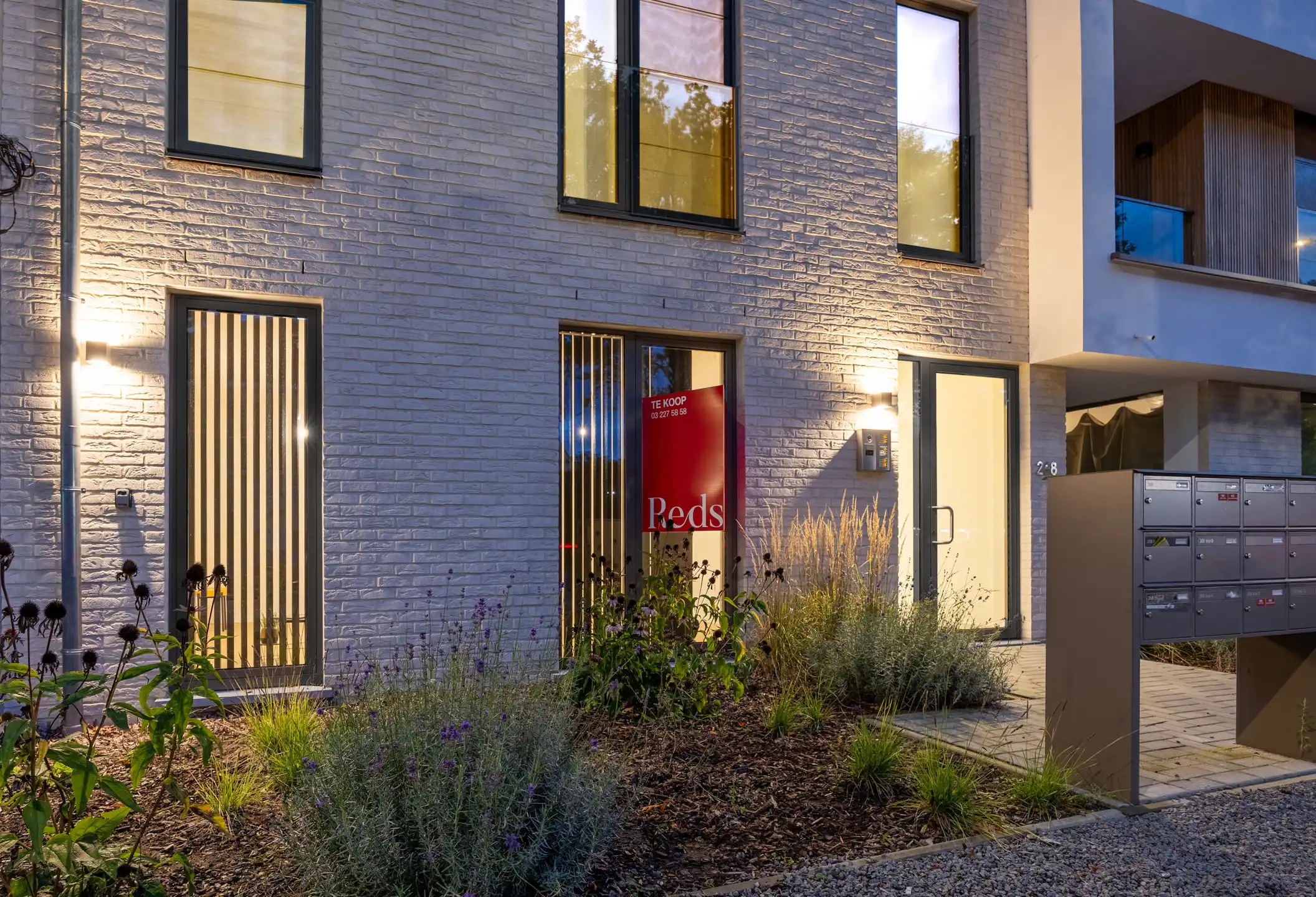 Stijlvol gelijkvloers appartement met tuin foto 2
