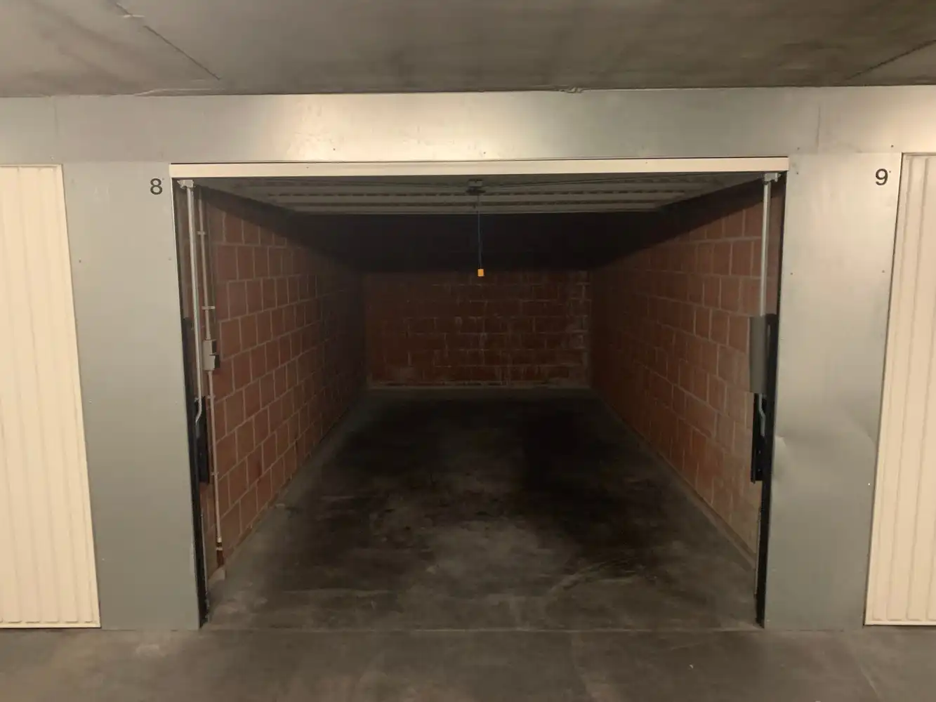 Garage te huur foto {{pictureIndex}}