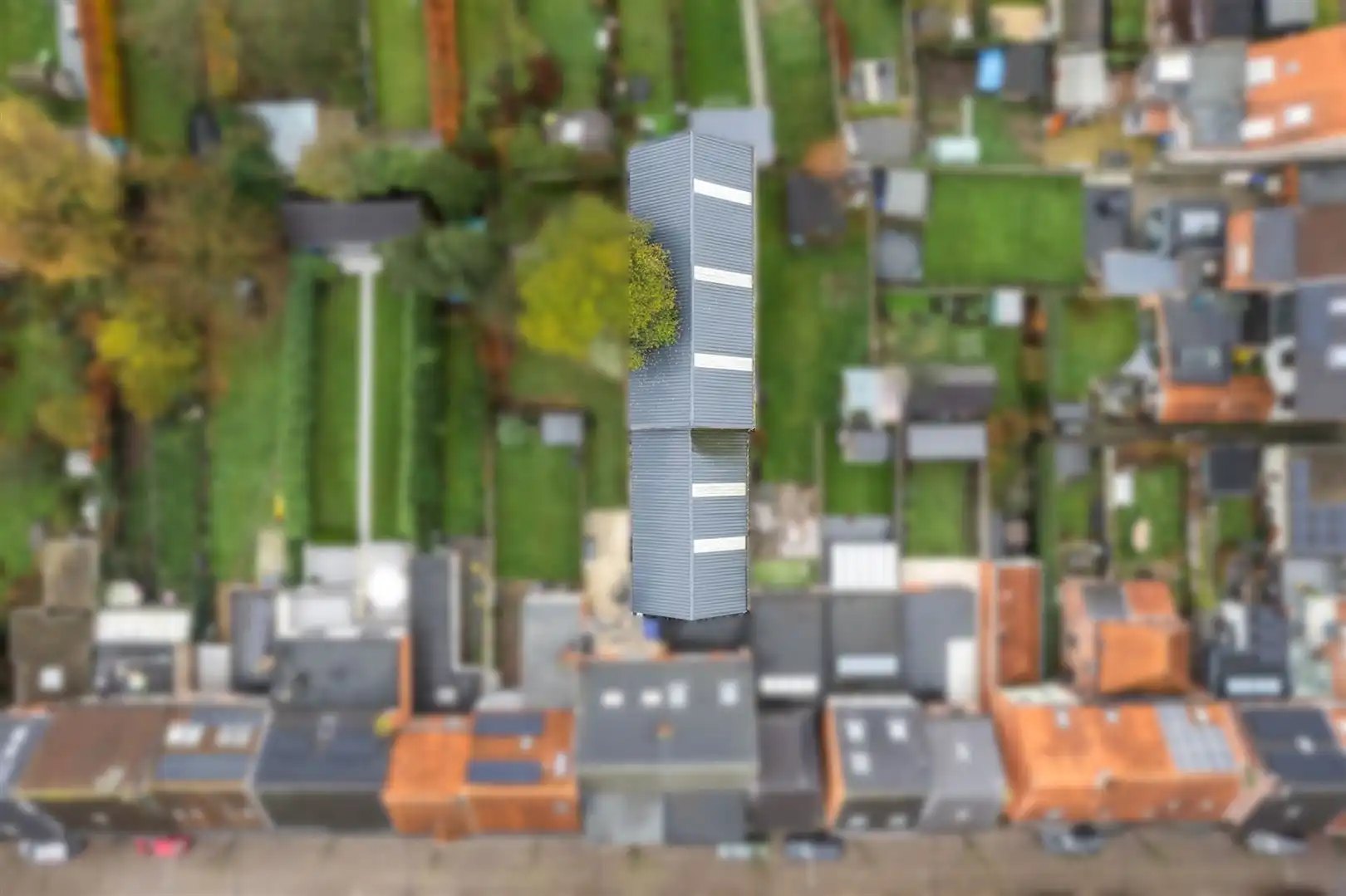 Achtergelegen magazijn ca. 275m2 met verdieping foto 3