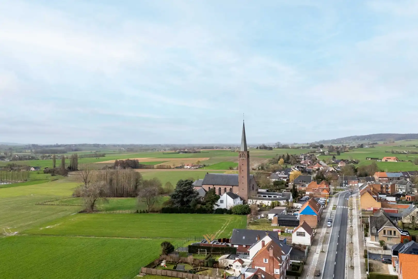 Ruime en charmante alleenstaande woning met 5 slaapkamers en 2 badkamers foto 4