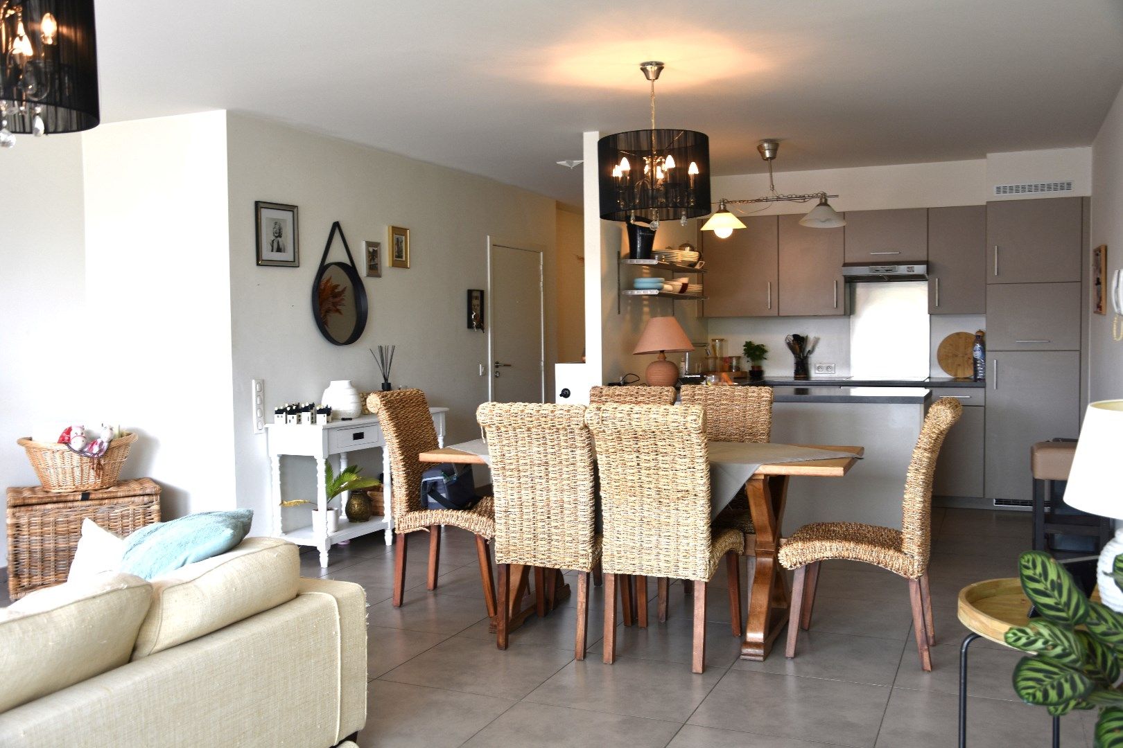 mooi onderhouden 2 slaapkamer appartement foto 2