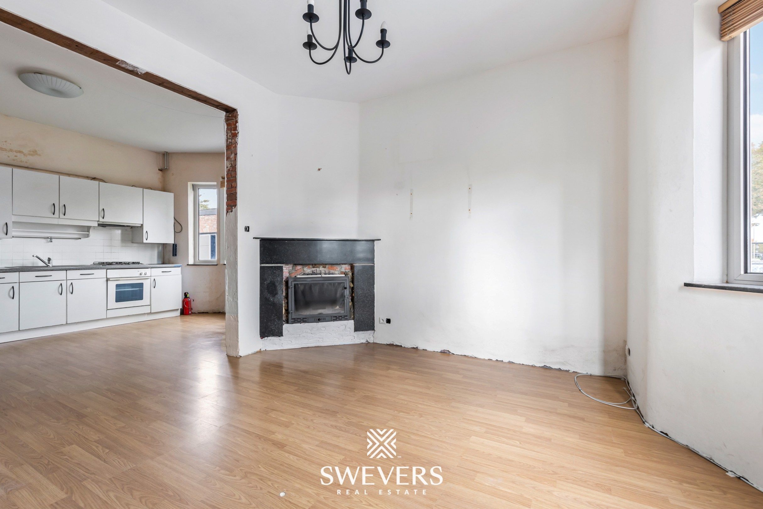 Unieke renovatiekans: karaktervol herenhuis te Zonhoven foto 2