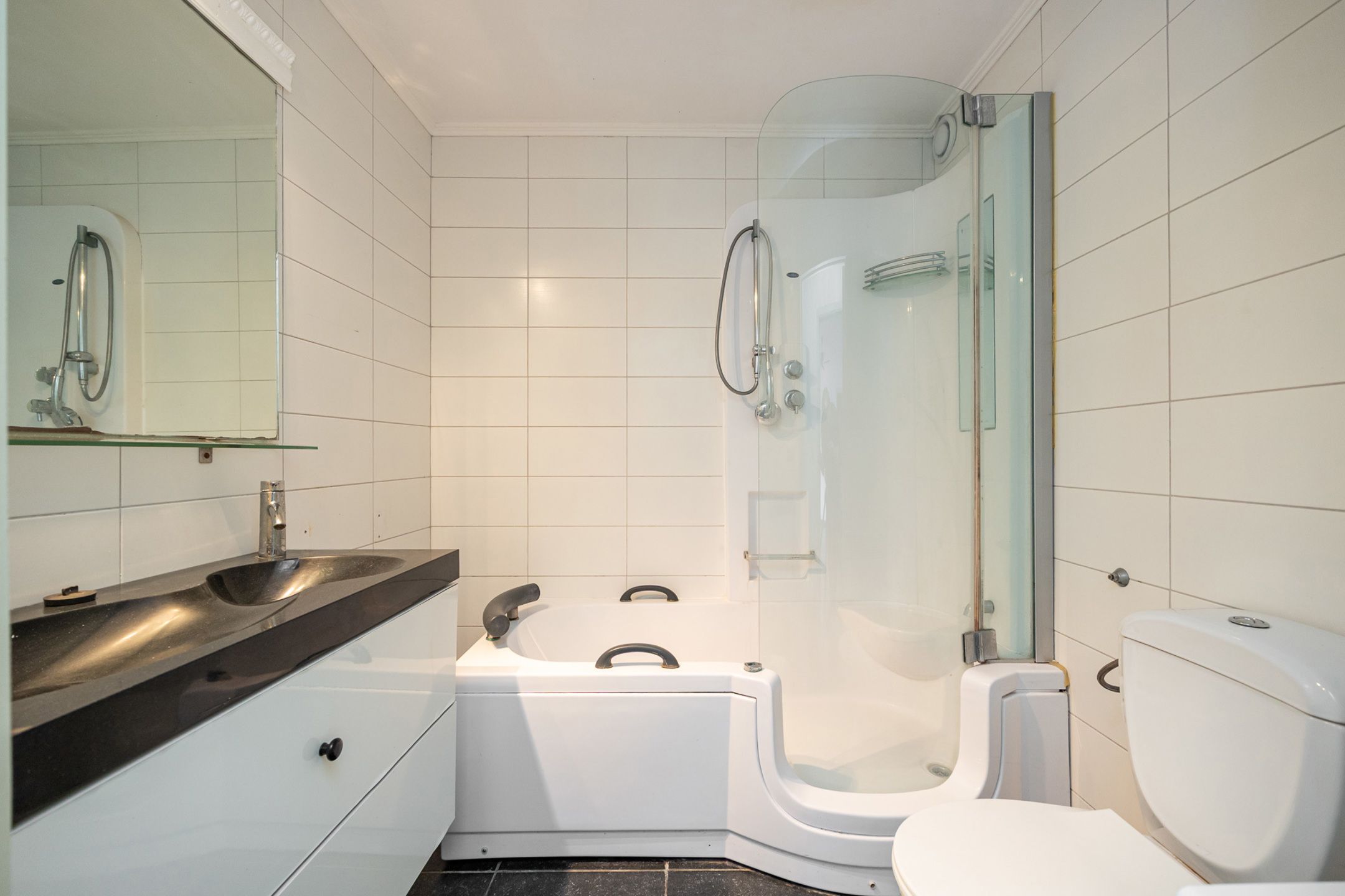 Instapklaar gelijkvloers appartement te St-Antonius foto 9