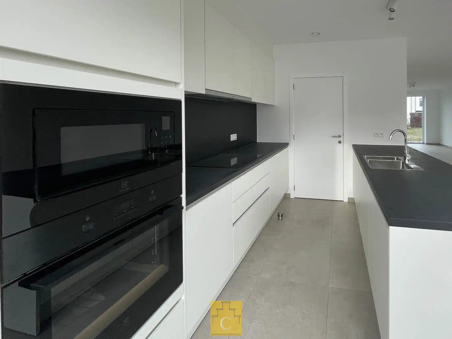 Halfopen nieuwbouwwoning met garage in Varsenare foto 9