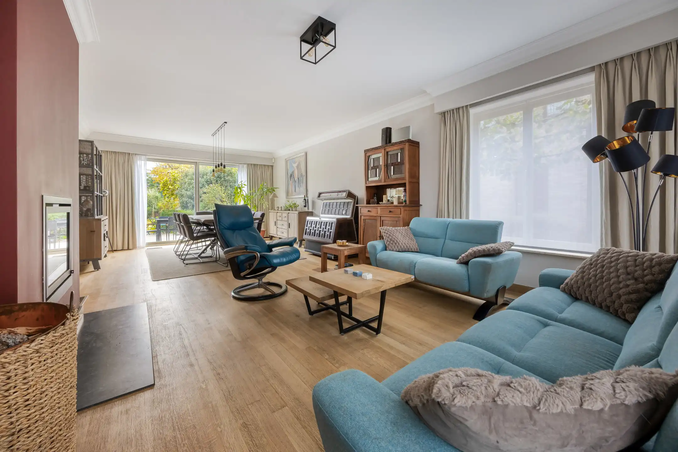 Karaktervolle en ruime vrijstaande woning met prachtige tuin foto 3