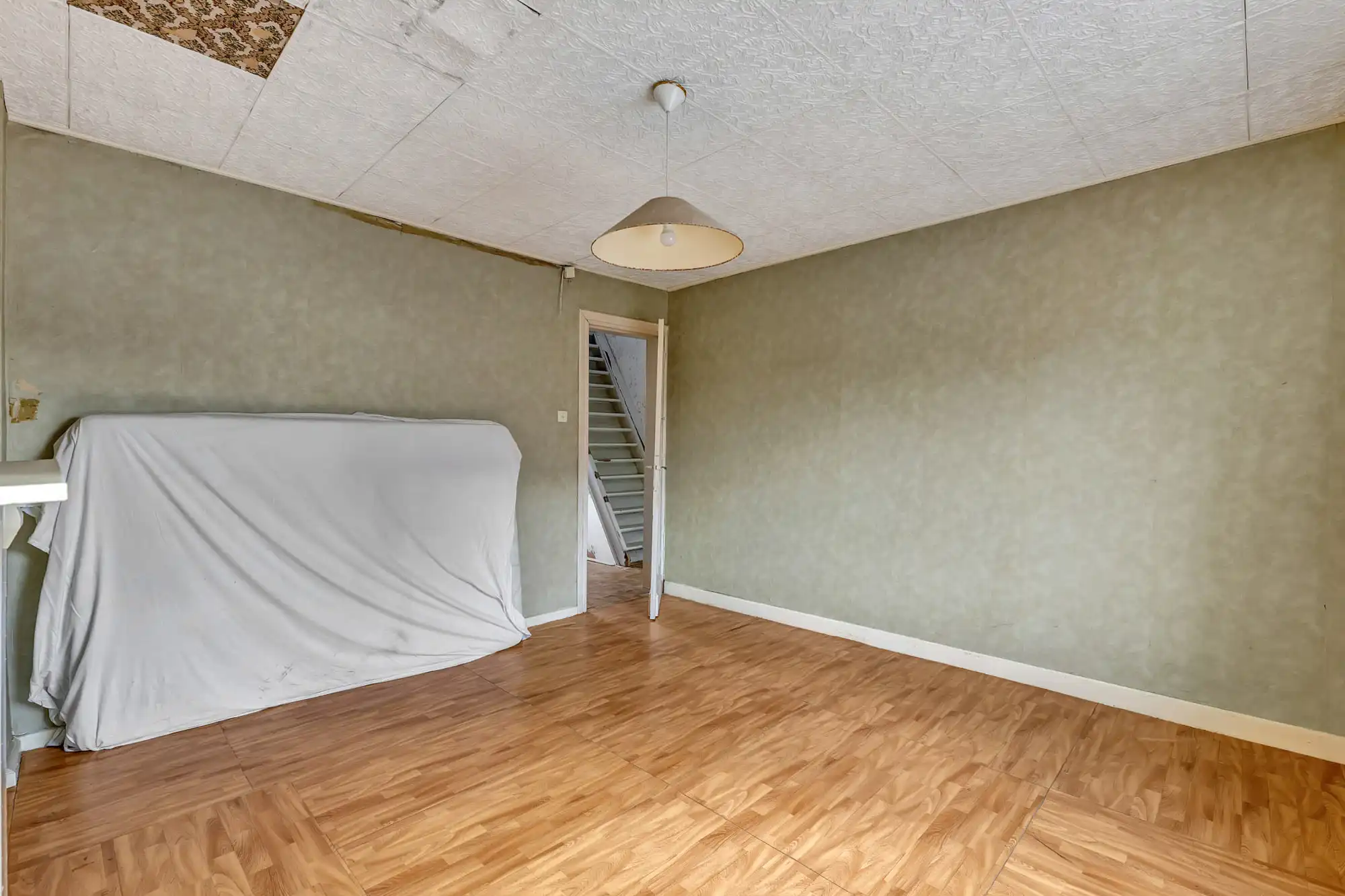 Te renoveren woning met garage en tuin foto 14