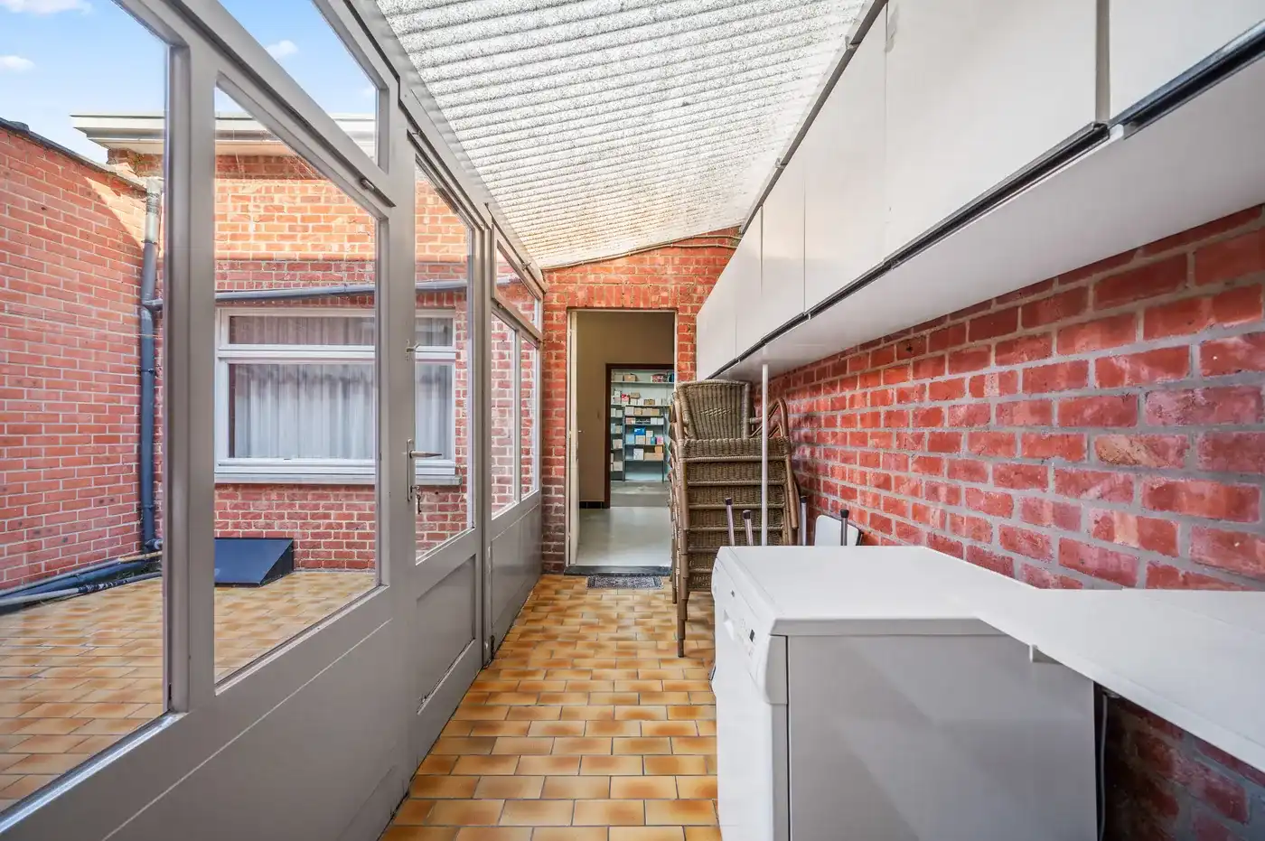 Unieke combinatie: 70 m² handelsruimte + woning met 4 slpks foto 16