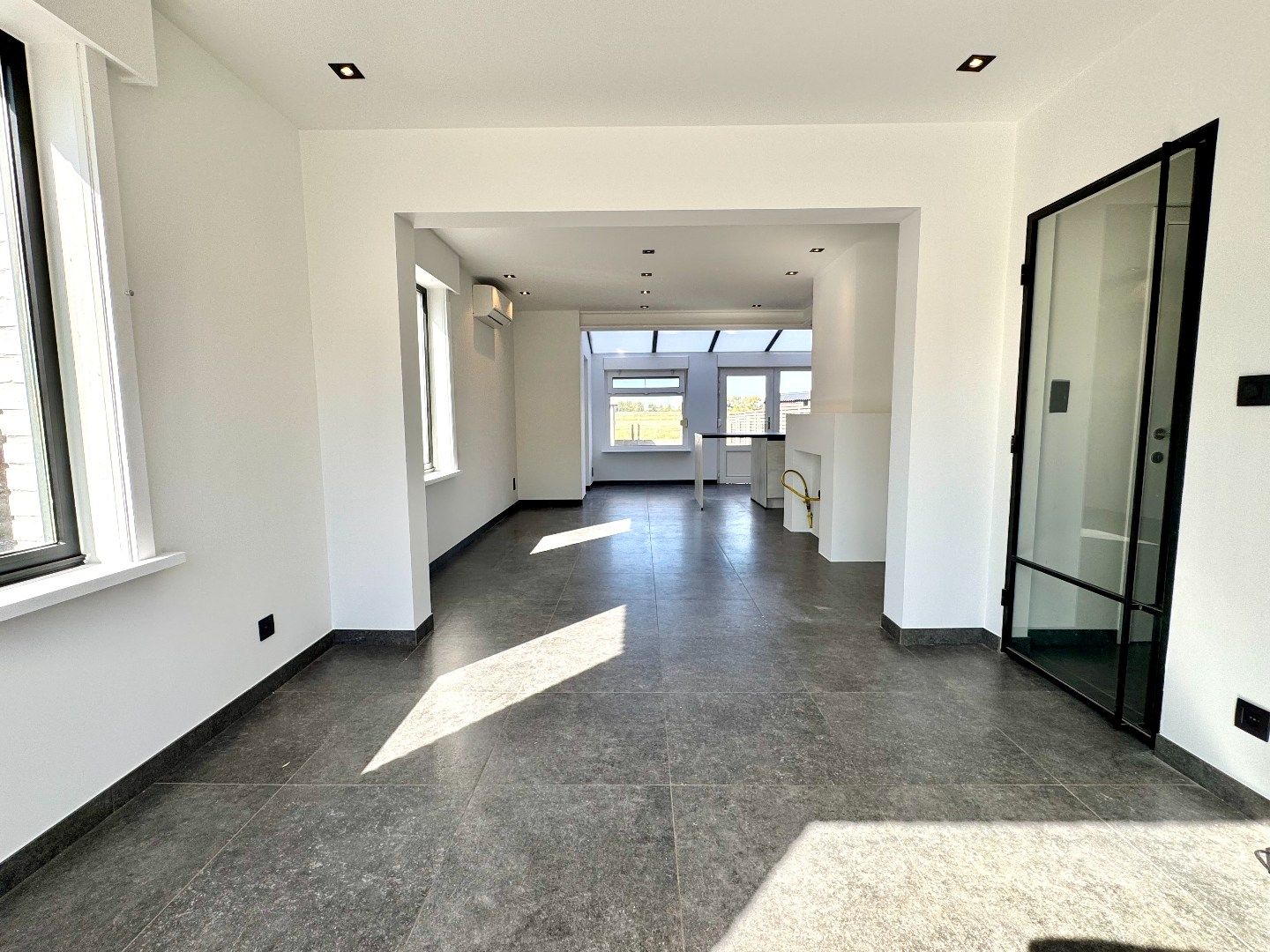 GERENOVEERDE WONING MET 3 SLPKS, TUIN EN GARAGE foto 14