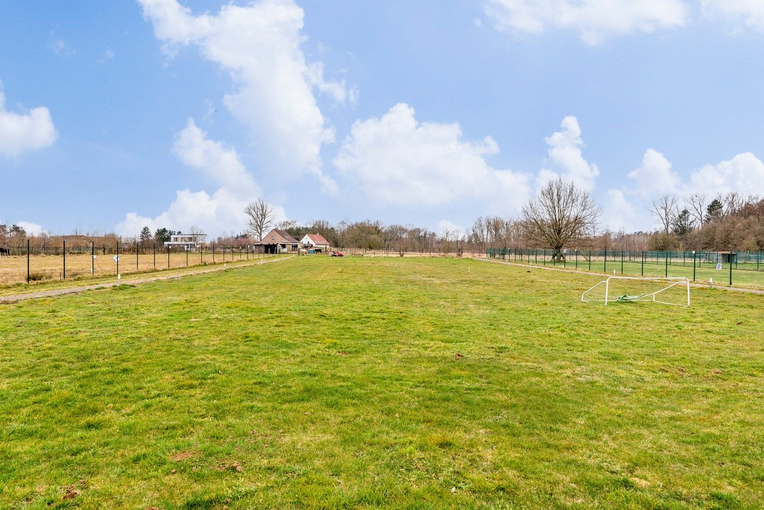 Laagbouwvilla op een zeer ruim perceel (43 are) foto 44
