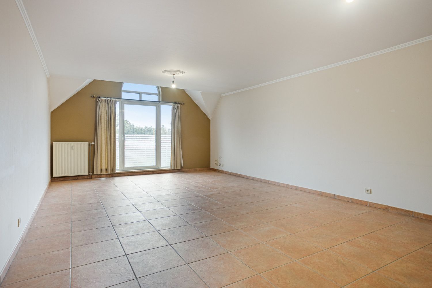 RUIM EN LICHT APPARTEMENT MET 3 SLPKS, TERRASSEN EN GARAGE IN HET HARTJE VAN LUMMEN! foto 5