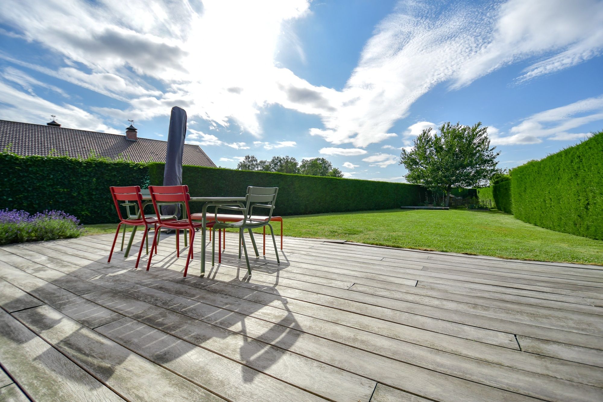 Trendy vernieuwde woning met uitbouw en grote tuin op uiterst rustige, doch centrale ligging. foto 4