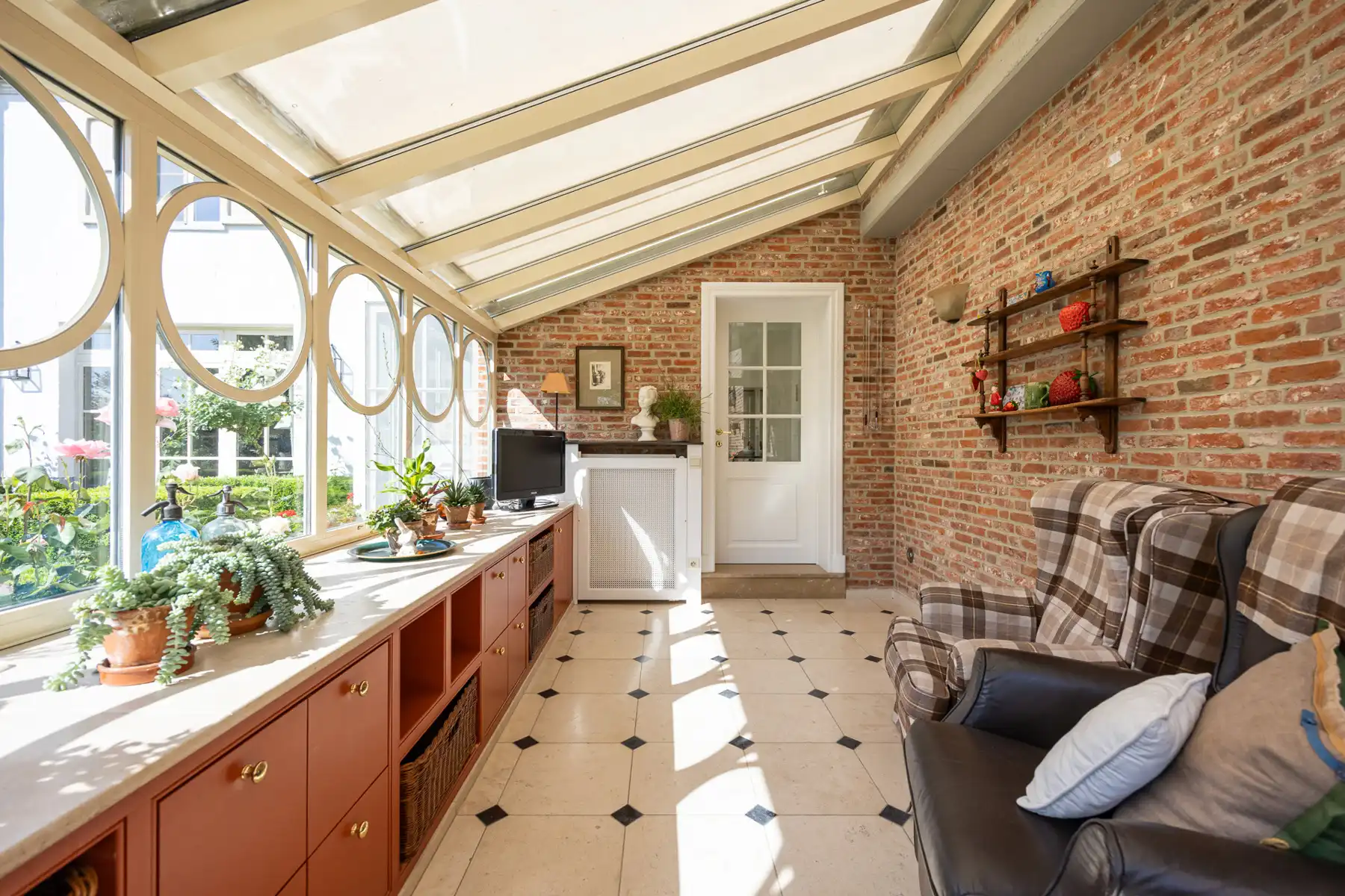 Ruime villawoning met 4 slaapkamers en noordoost georiënteerde tuin op een perceel van ca 6.155m² op een rustige locatie in Hoogstraten (Meerle). foto 14