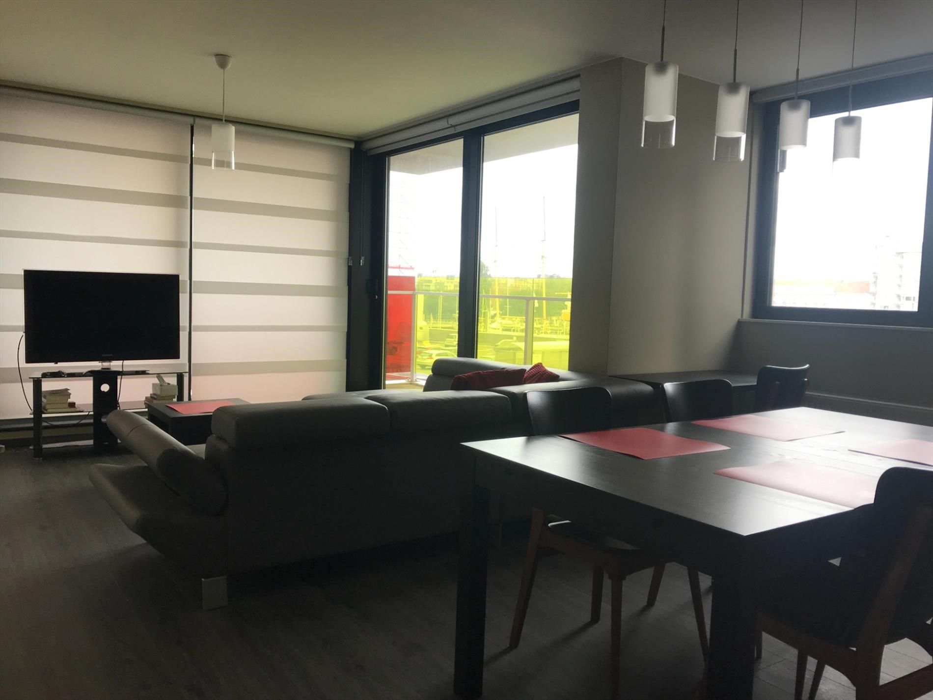 Lichtrijk 2-slaapkamerappartement met zicht op jachthaven. foto 3