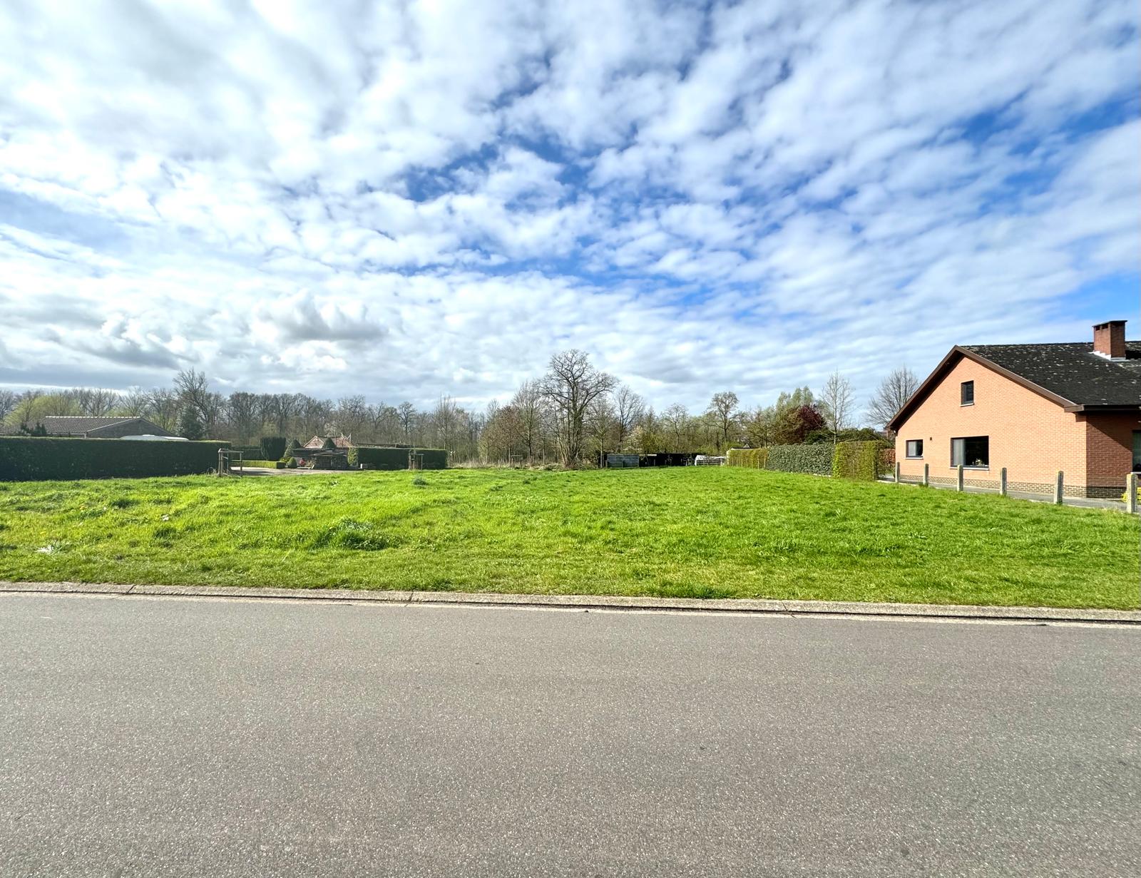 Bouwgrond voor open bebouwing foto {{pictureIndex}}