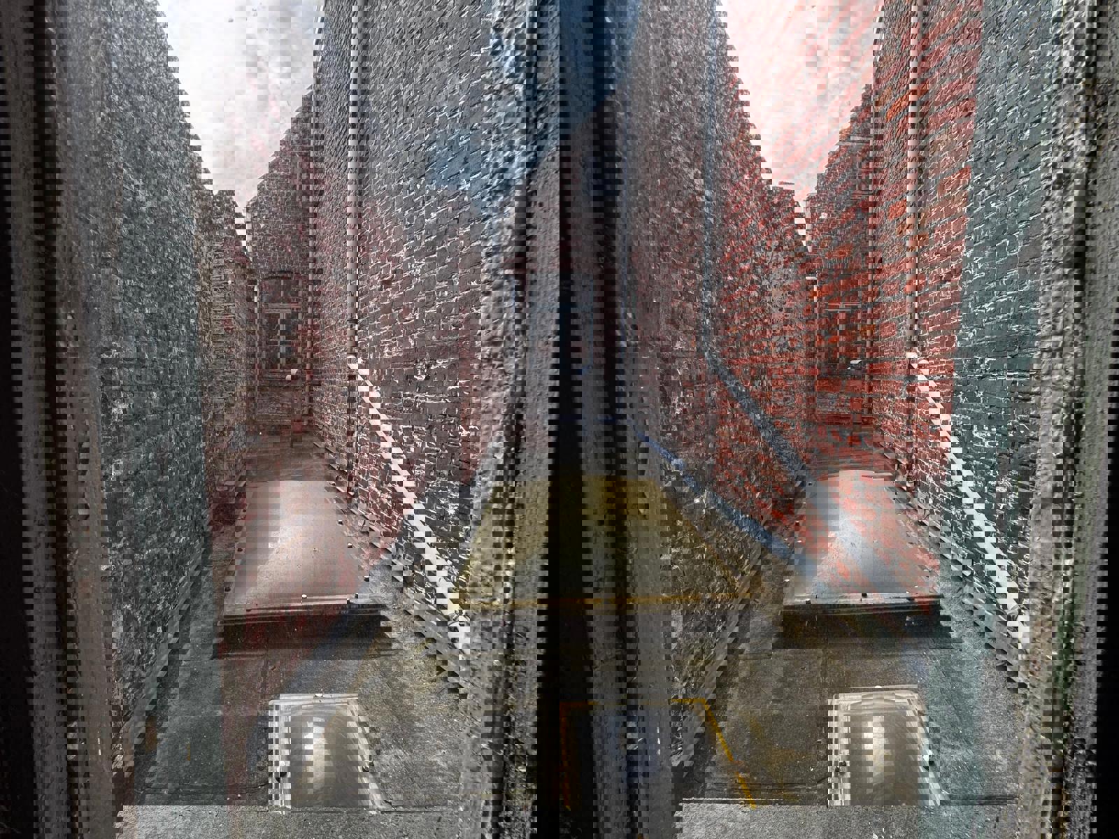 Te renoveren handelshuis met grote etalage centrum Roeselare foto 8