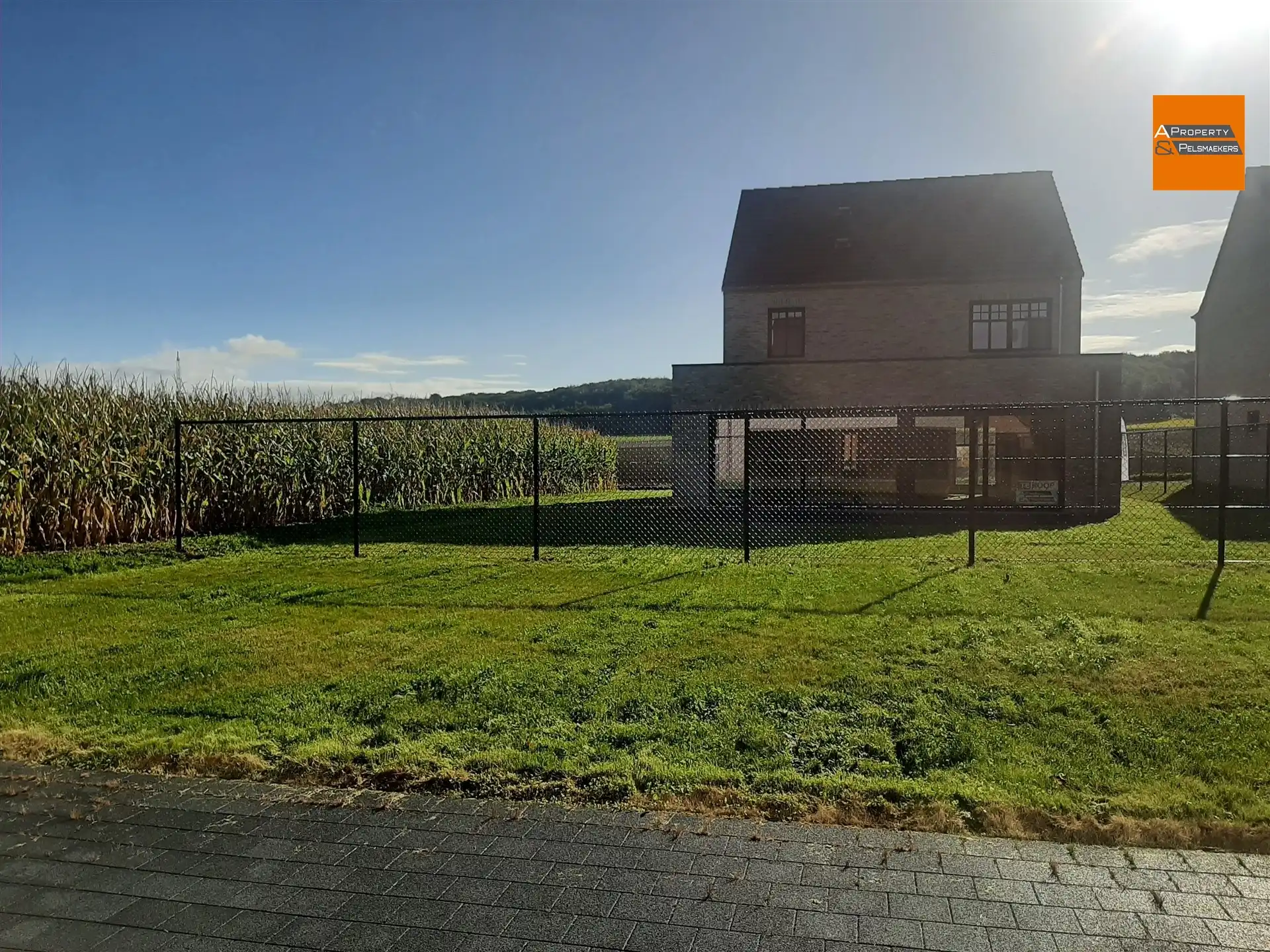 Nieuwbouwwoning met 4 slaapkamers foto 4