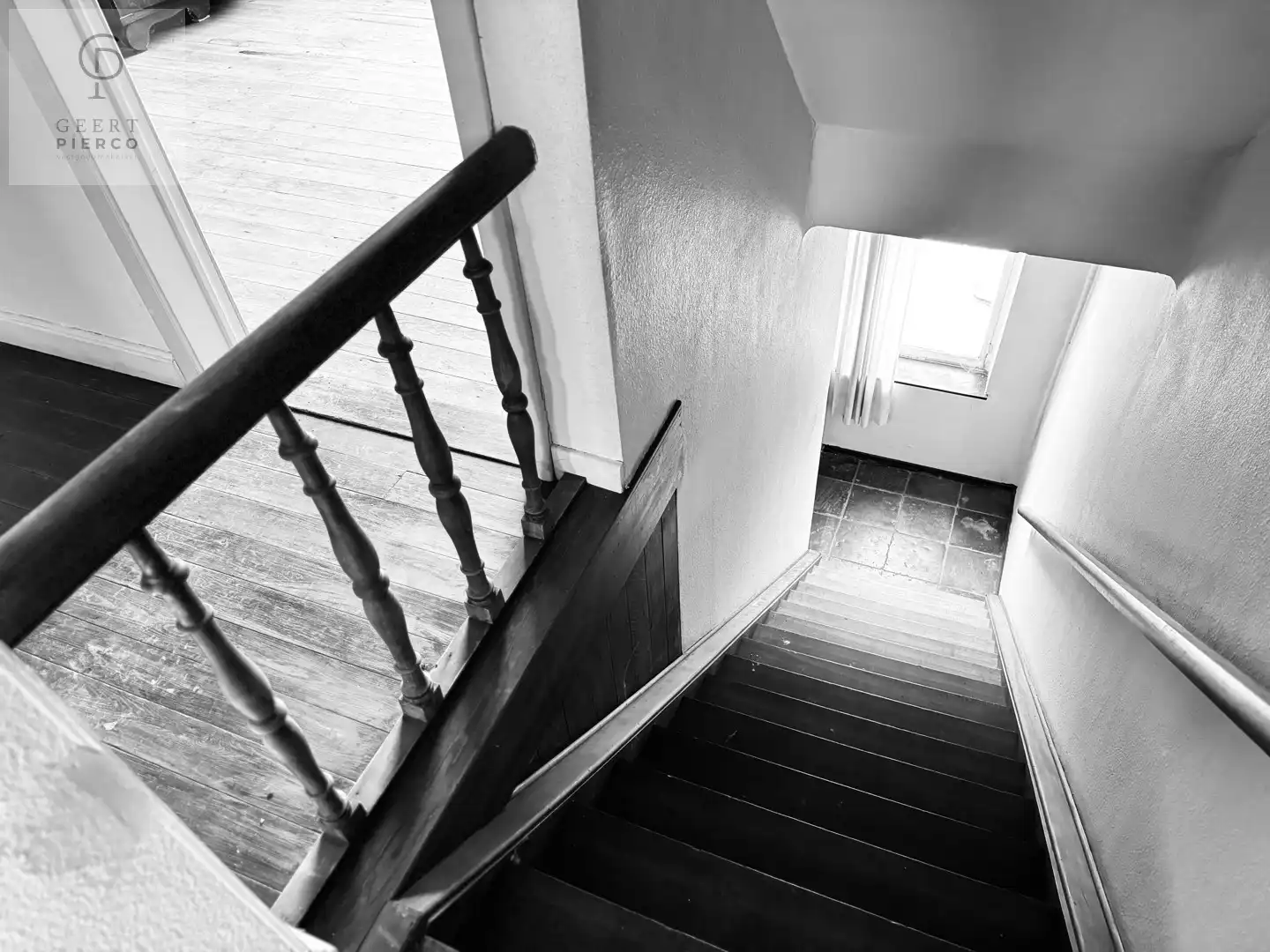 Ruim handelspand met ruim appartement foto 4