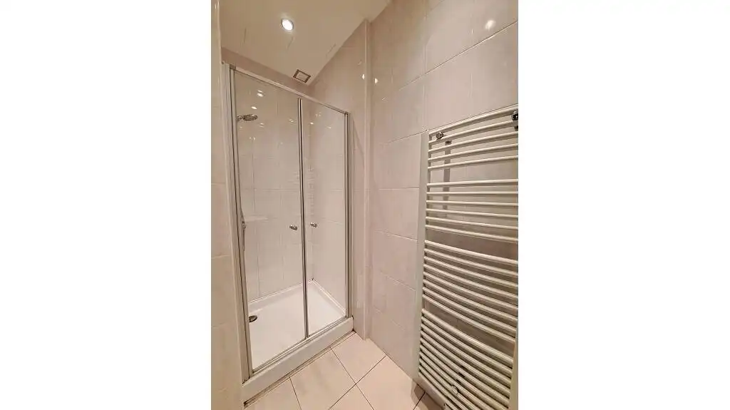 Opbrengsteigendom met 2 woonunits en 2 garages te koop in Brugge foto 5